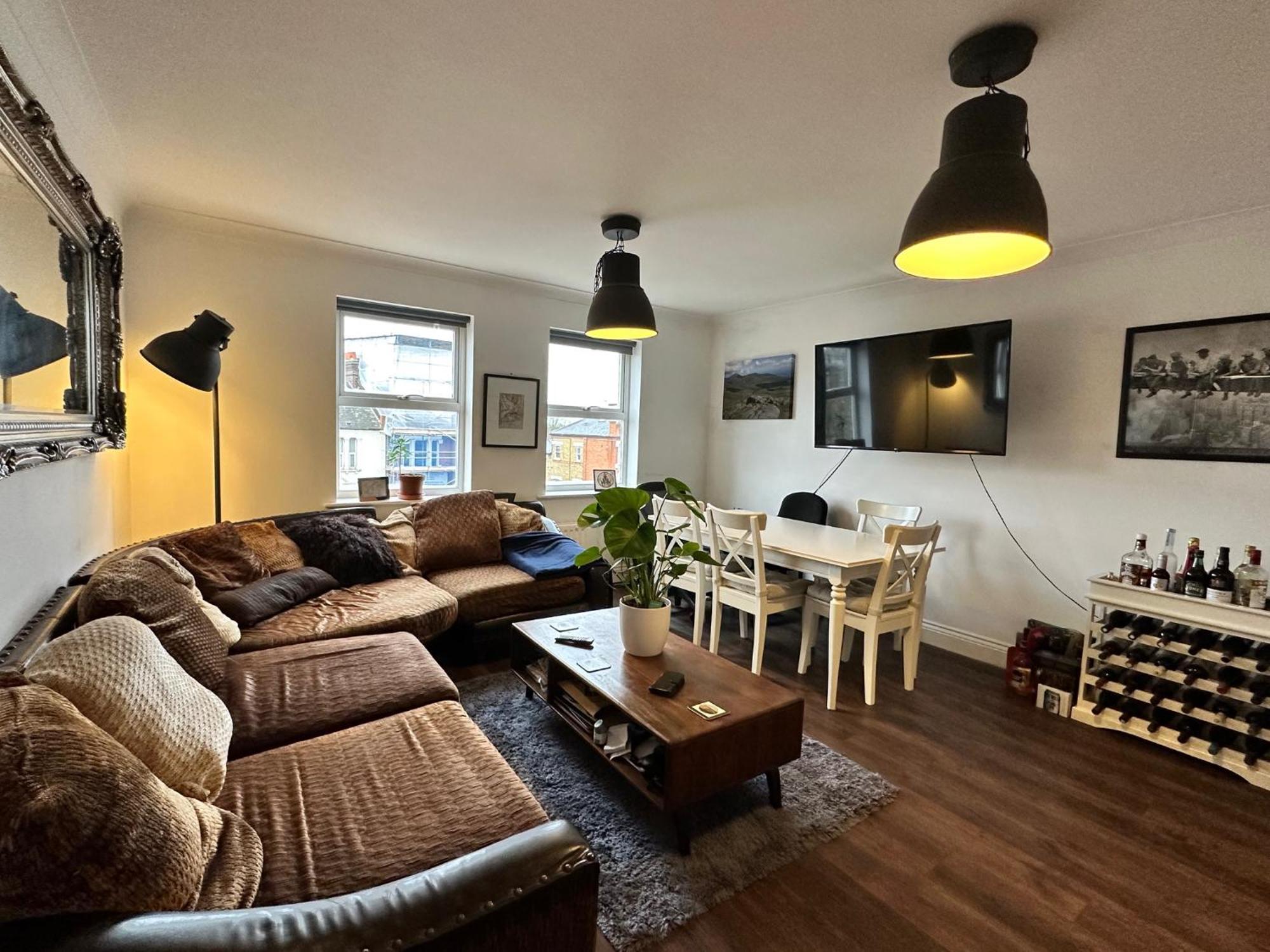 Whole Flat Tooting Broadway