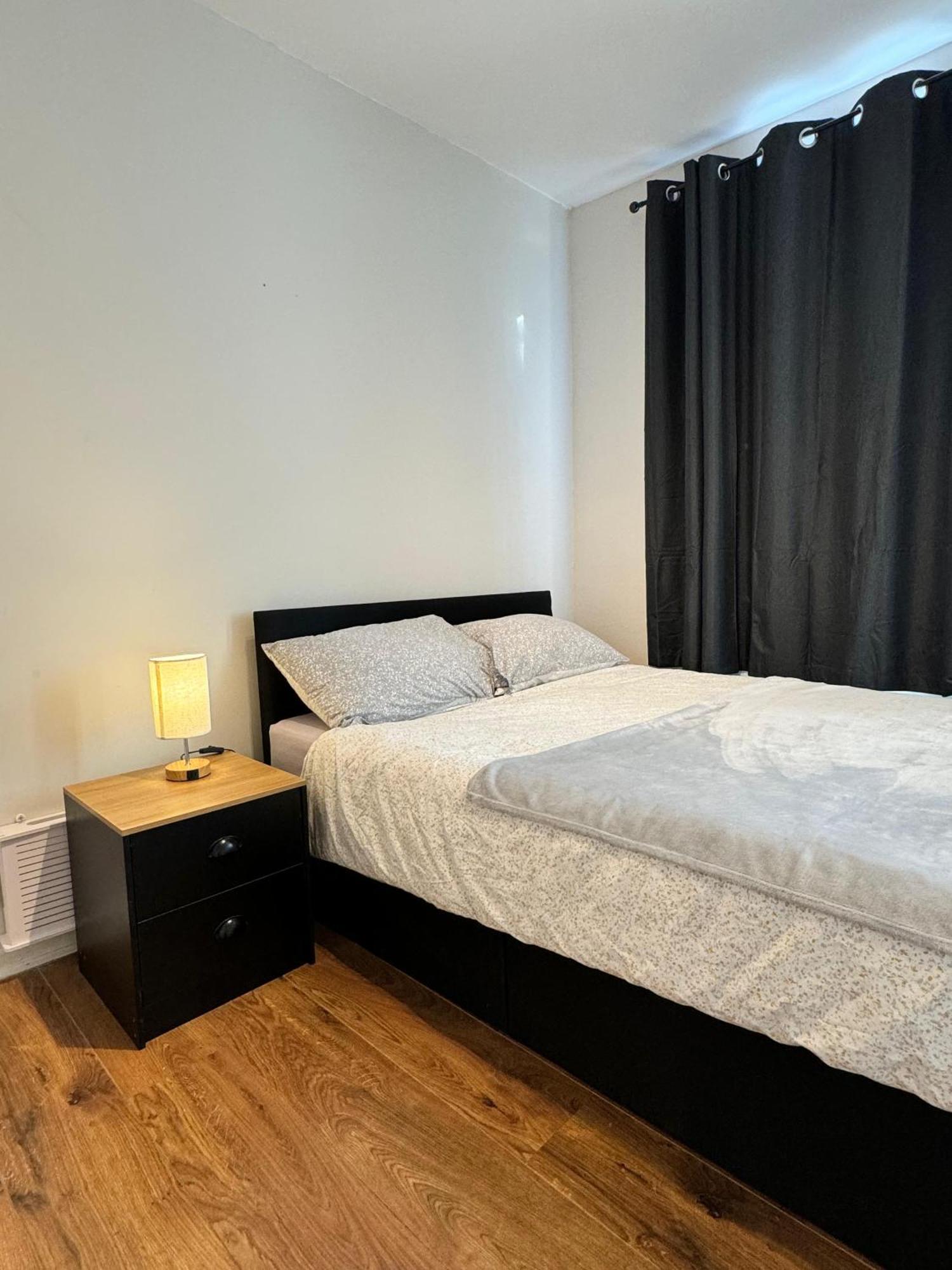 Double Bedroom In Private Home- Canning Town By Excel Hospedagem domiciliar