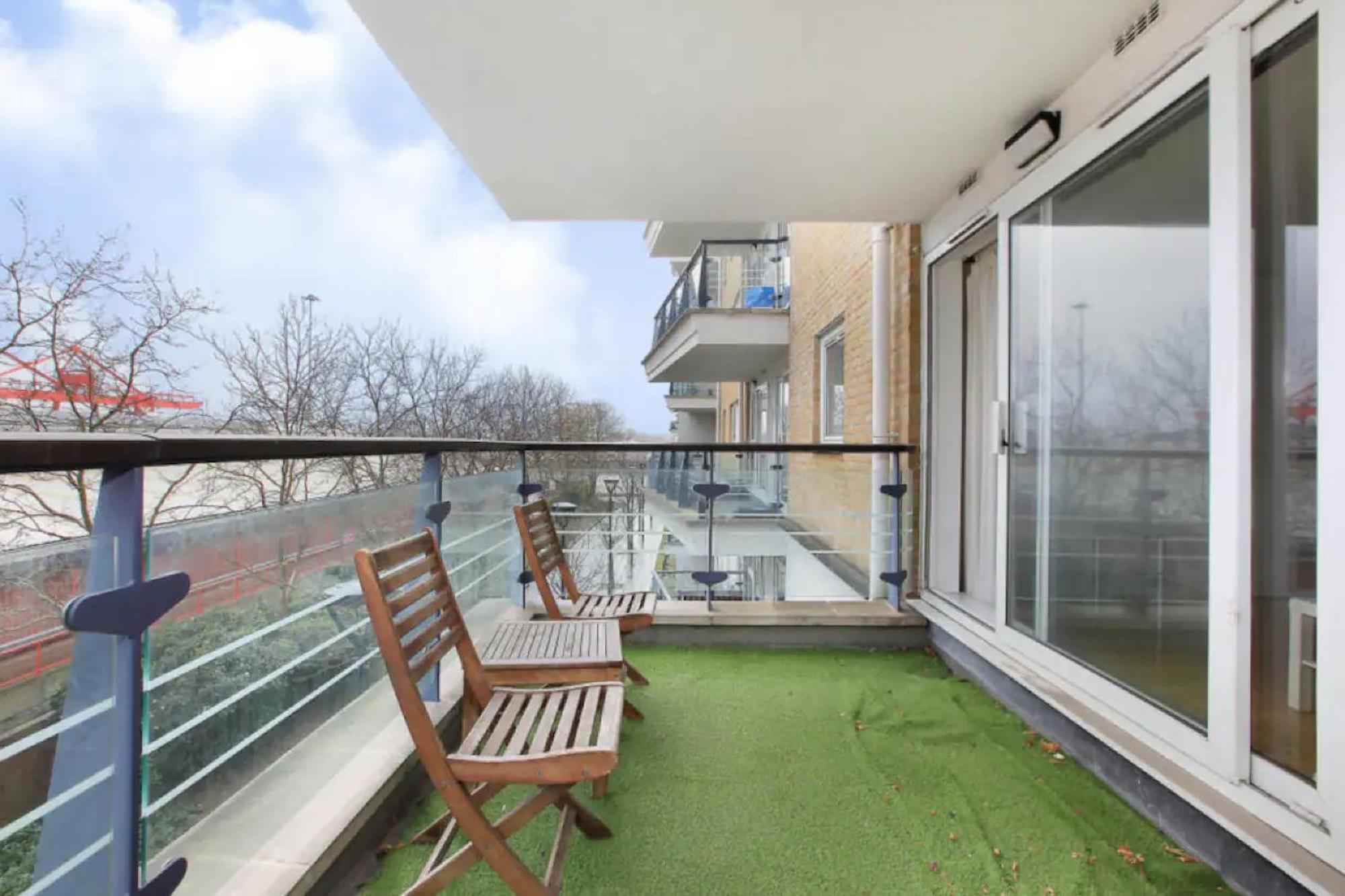 2 Bedroom Flat In Riverside West * Londres