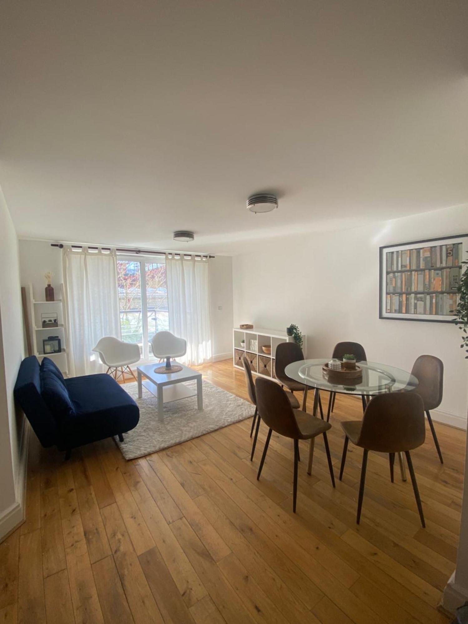 2 Bedroom Flat In Riverside West * Londres