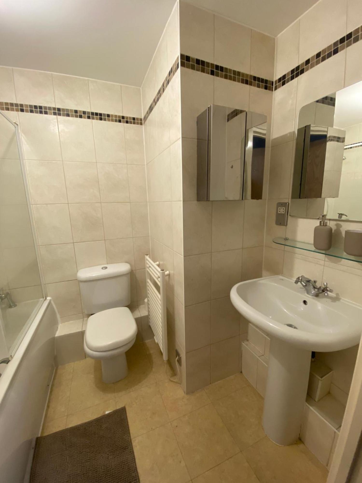 2 Bedroom Flat In Riverside West Apartamento