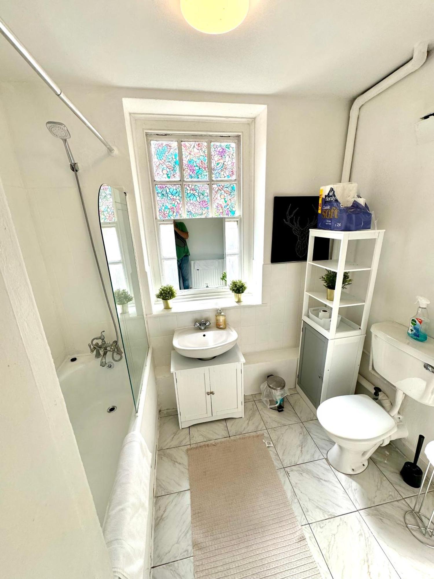 Guest house Comfy Private Bedrooms In Heart Of