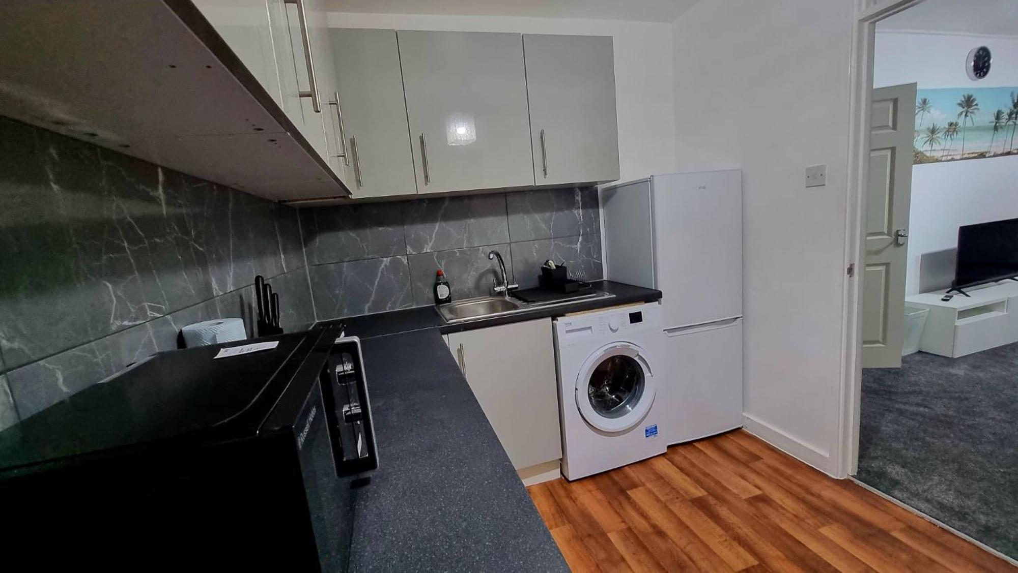 Apartment Amazing 1 Bed Entire Flat With Separate Living And Kitchen In With Free Parking London