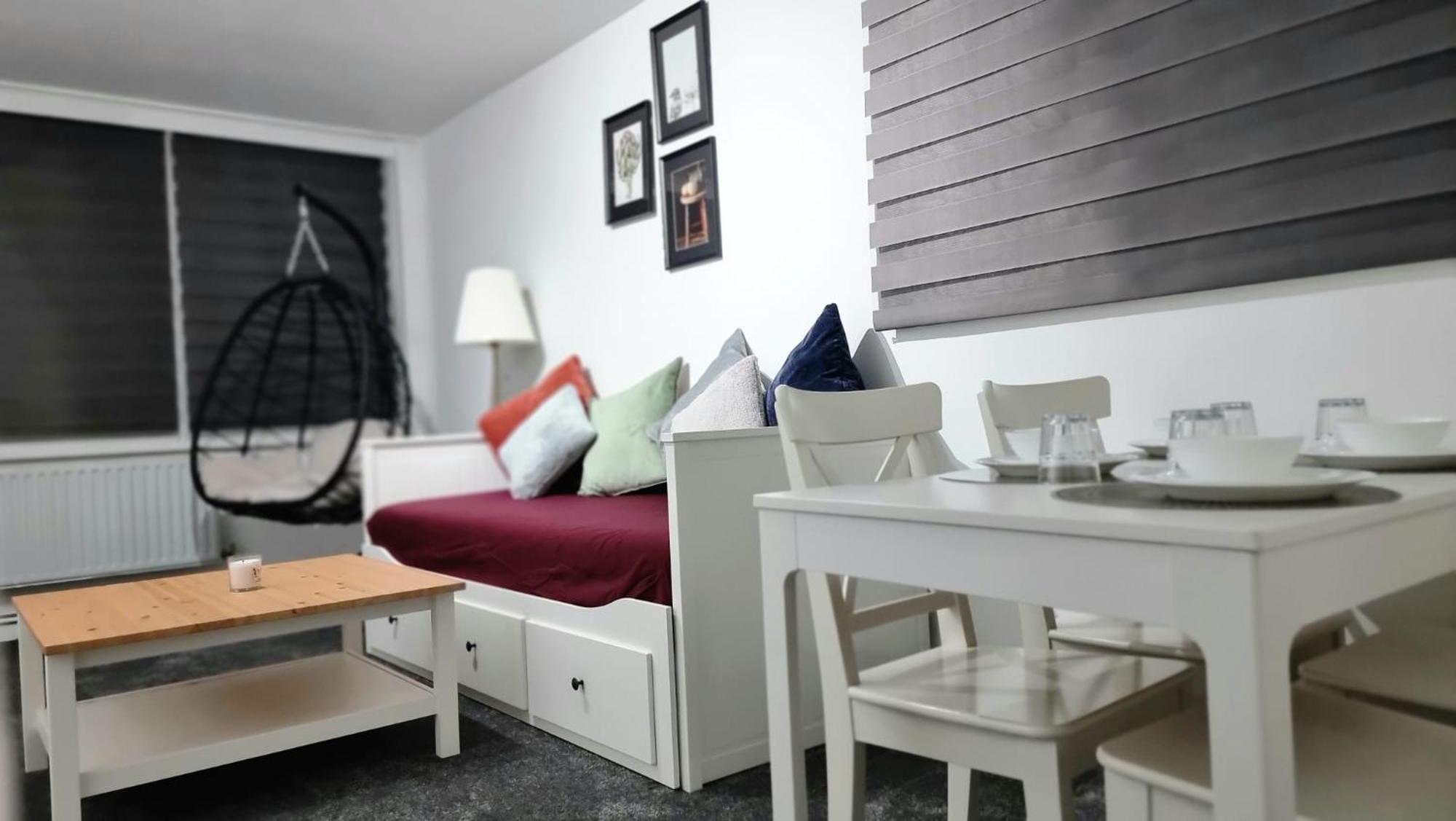 Apartment Amazing 1 Bed Entire Flat With Separate Living And Kitchen In With Free Parking *