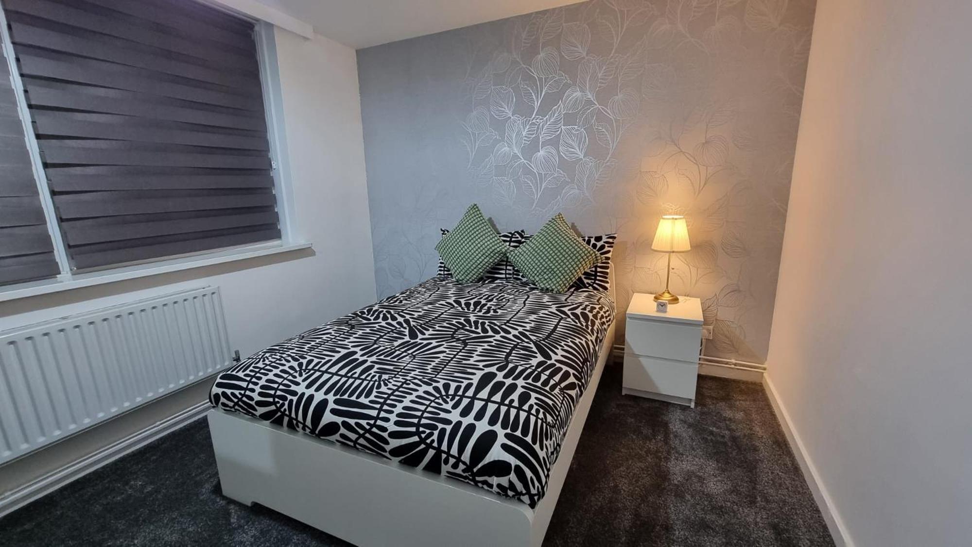 Amazing 1 Bed Entire Flat With Separate Living And Kitchen In With Free Parking Apartment London