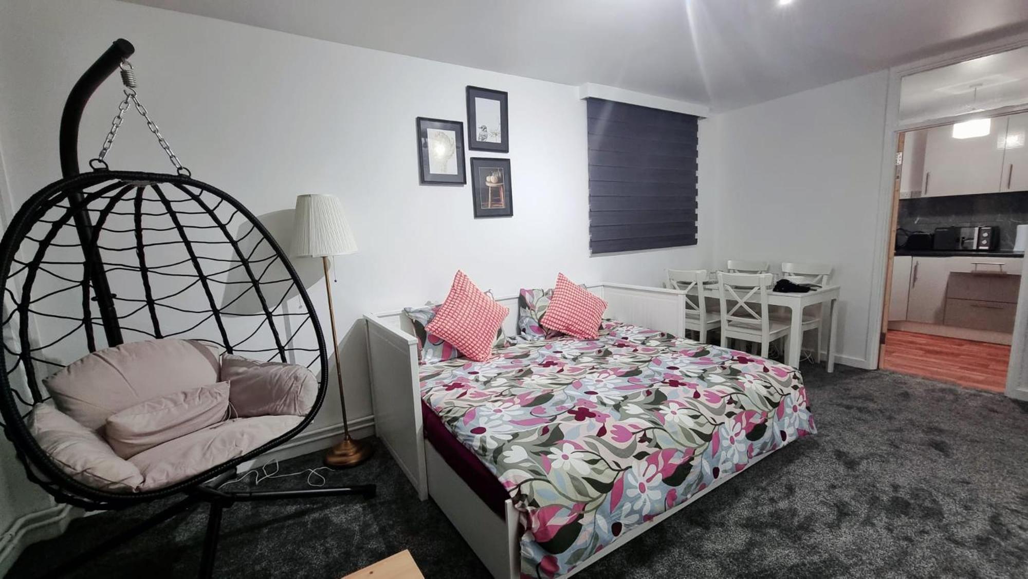 Apartment Amazing 1 Bed Entire Flat With Separate Living And Kitchen In With Free Parking London