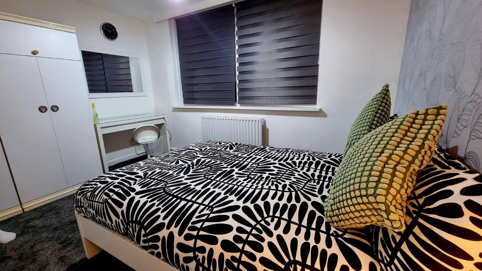 Apartment Amazing 1 Bed Entire Flat With Separate Living And Kitchen In With Free Parking *