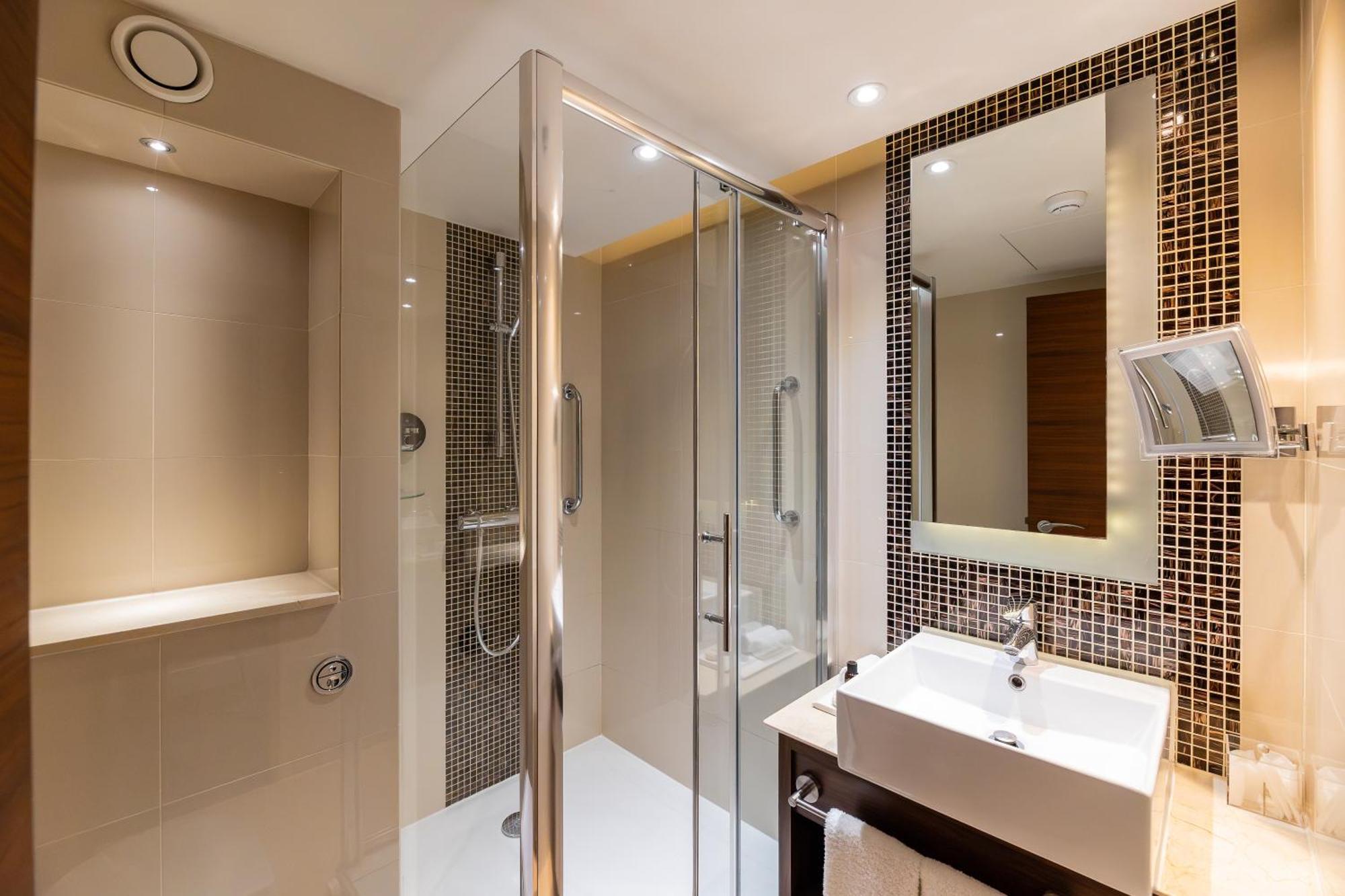 100 Queen's Gate London, Curio Collection By Hilton 5* London