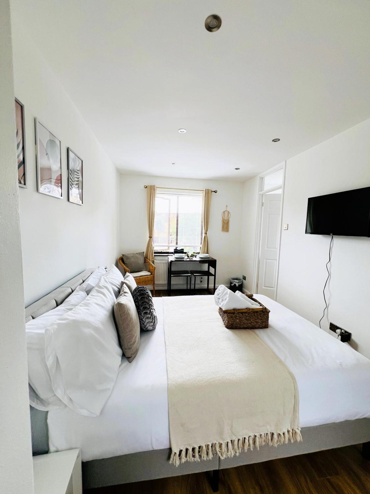 Studio Apartment * London