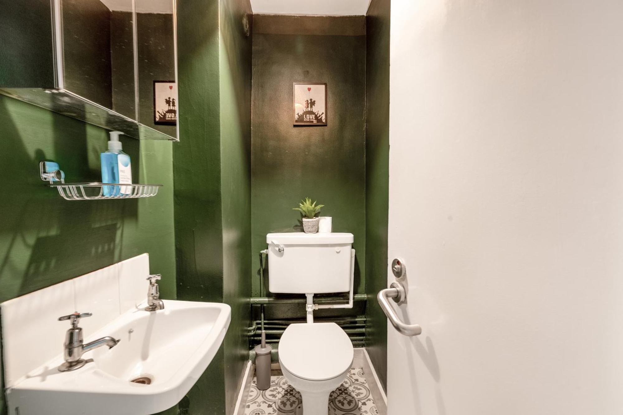 Magnificent 3br With Balcony * London