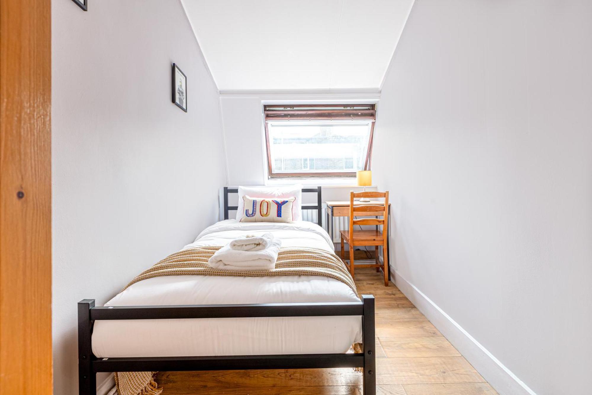 Apartment Magnificent 3br With Balcony