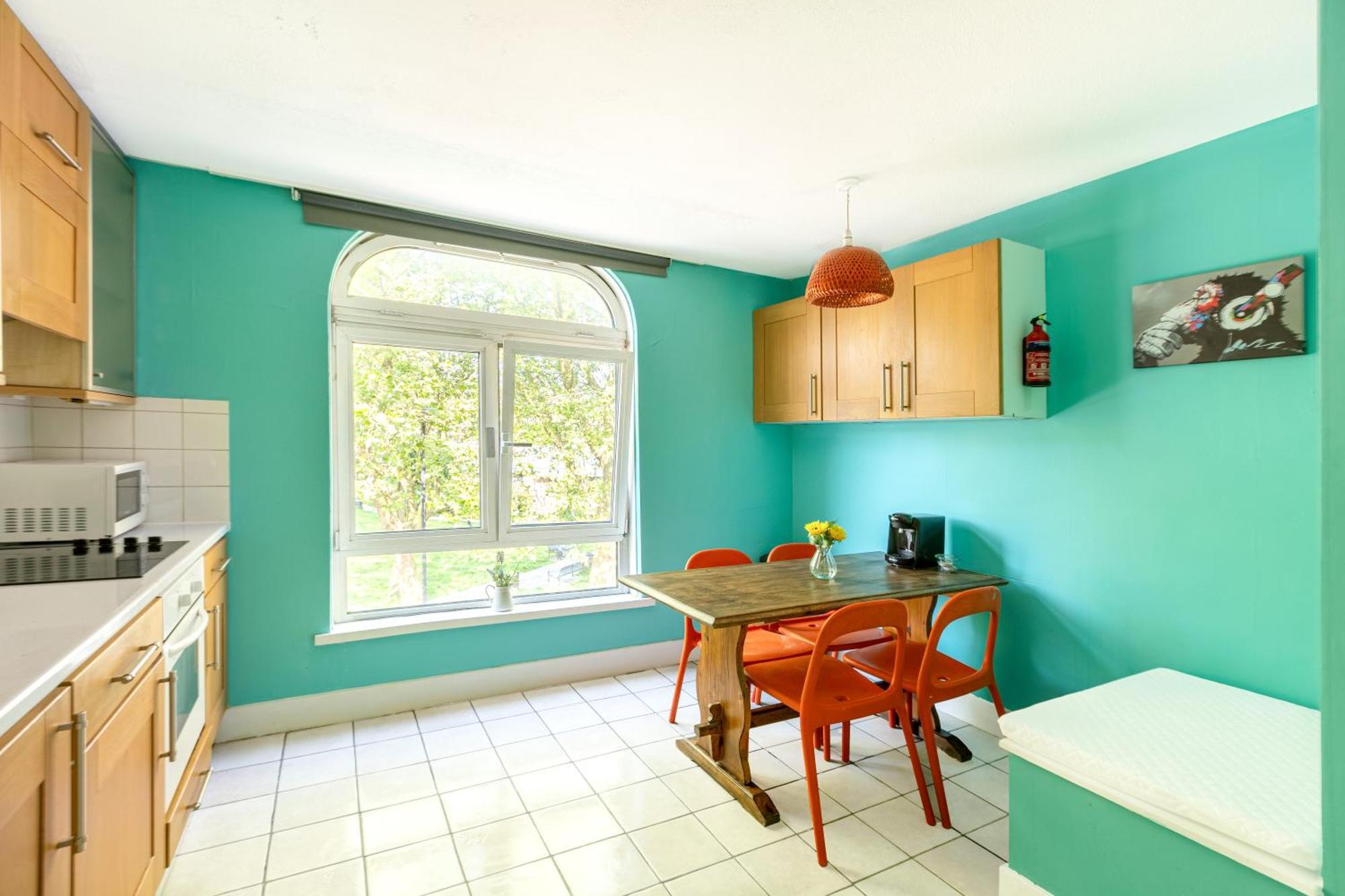 Magnificent 3br With Balcony Apartment London