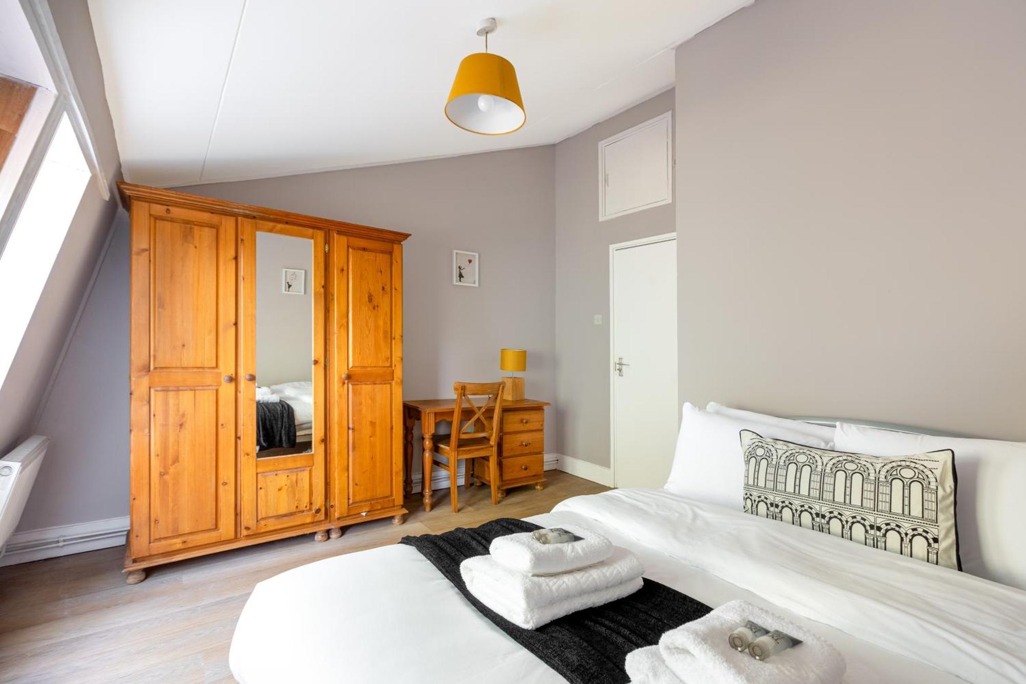 Magnificent 3br With Balcony London