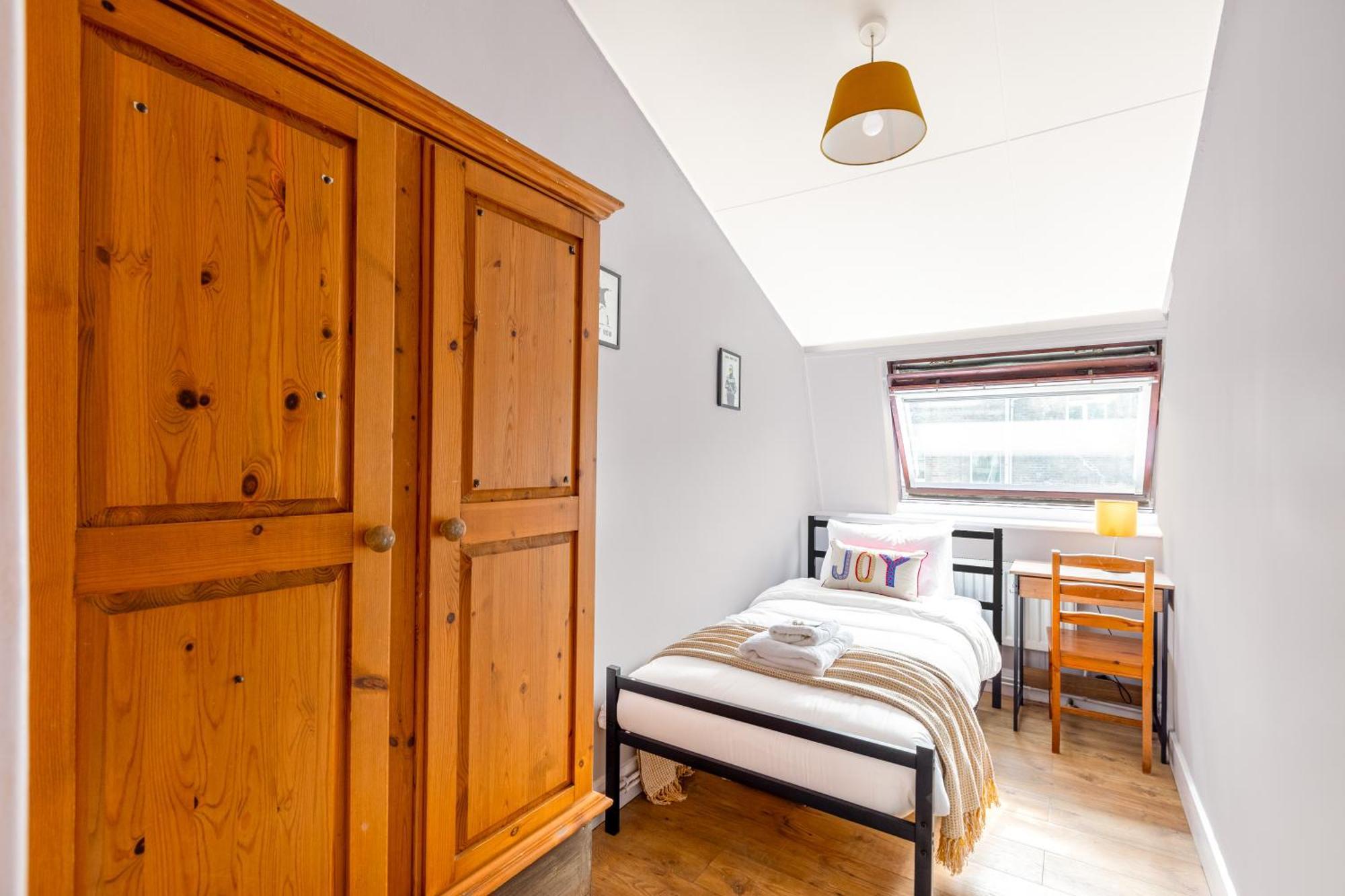 Magnificent 3br With Balcony Apartment