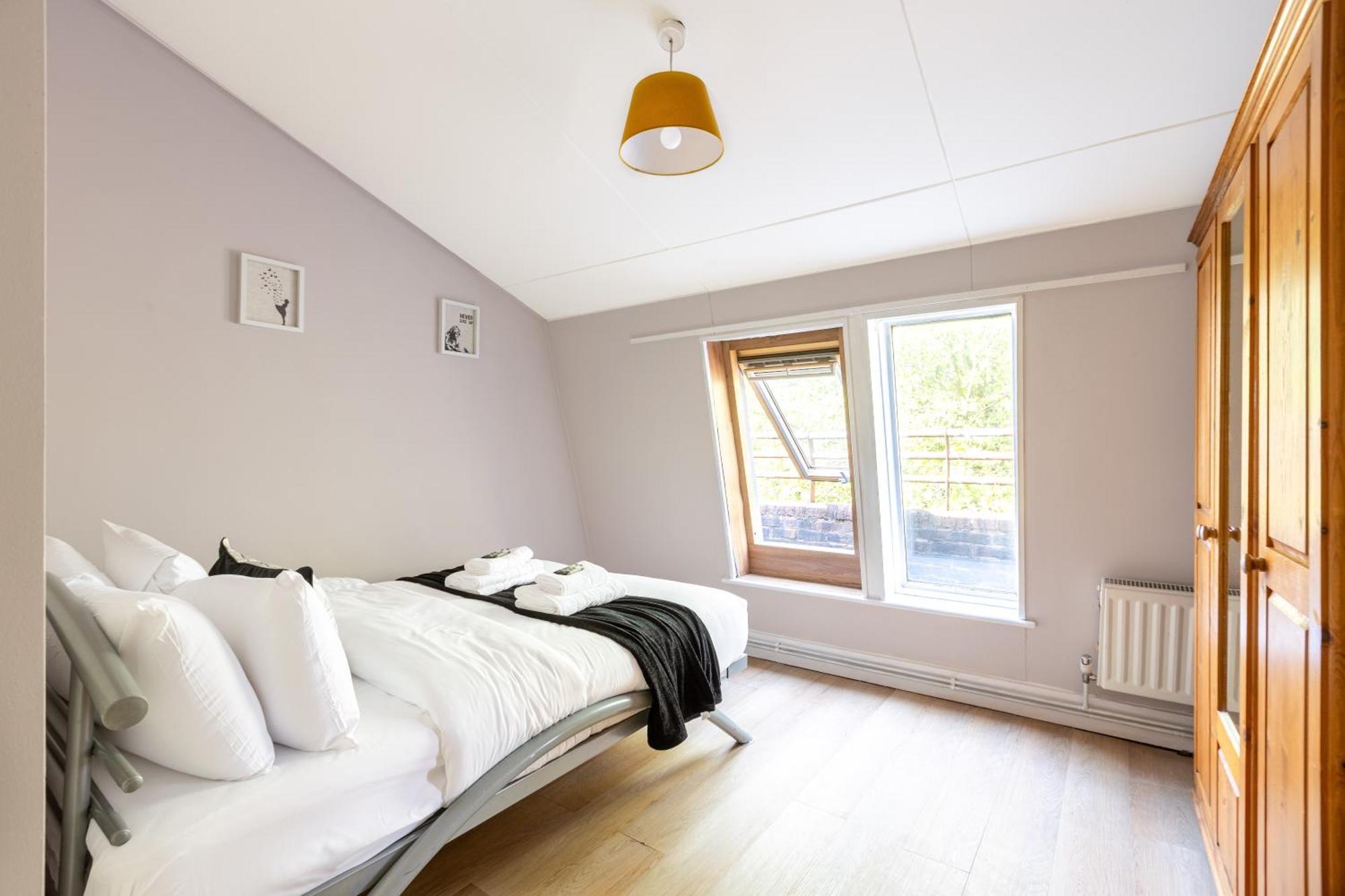 Apartment Magnificent 3br With Balcony *