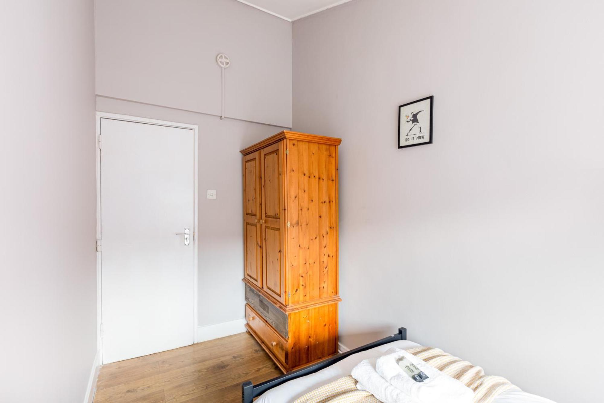 Magnificent 3br With Balcony * London