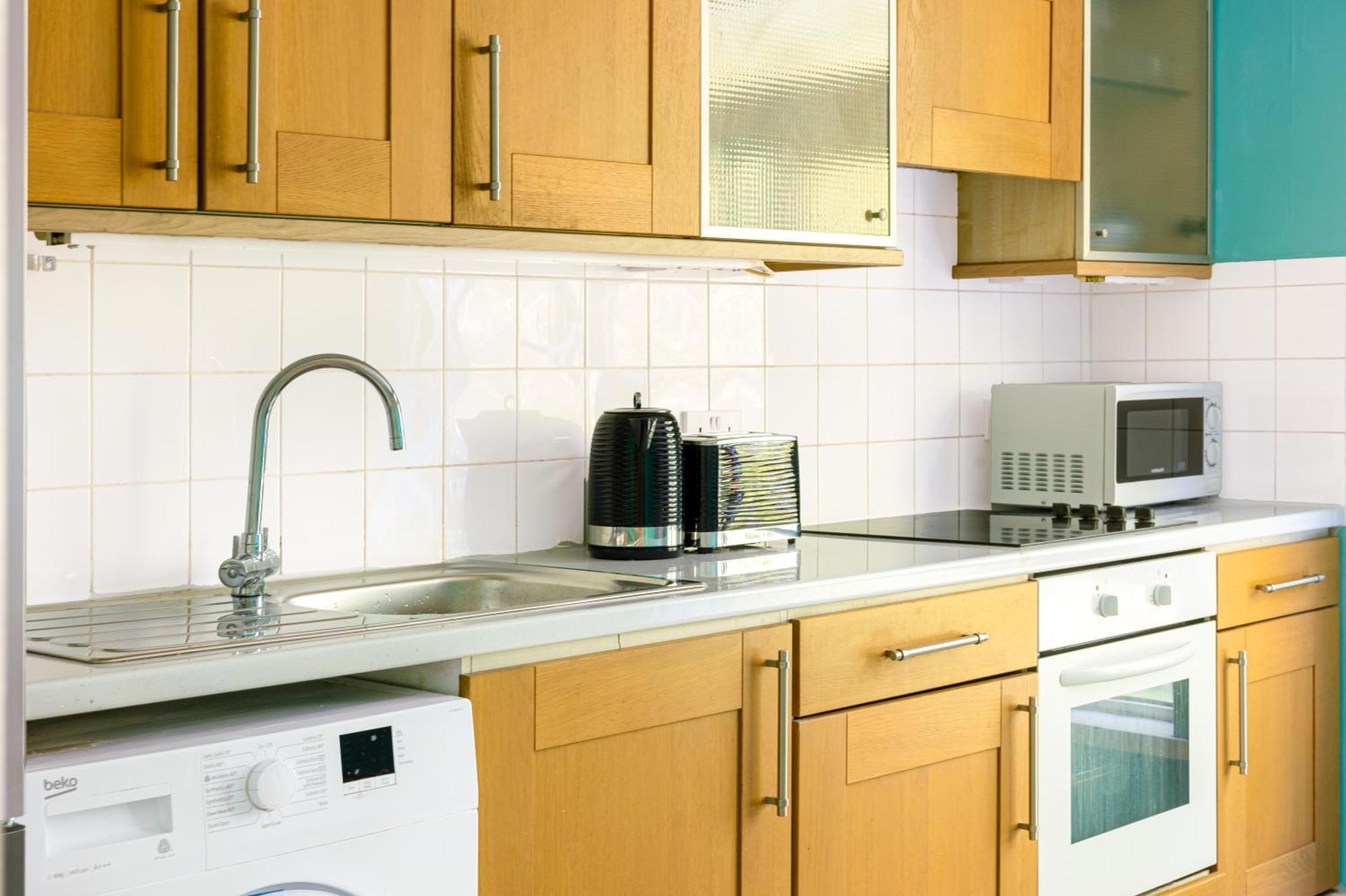 Apartment Magnificent 3br With Balcony London
