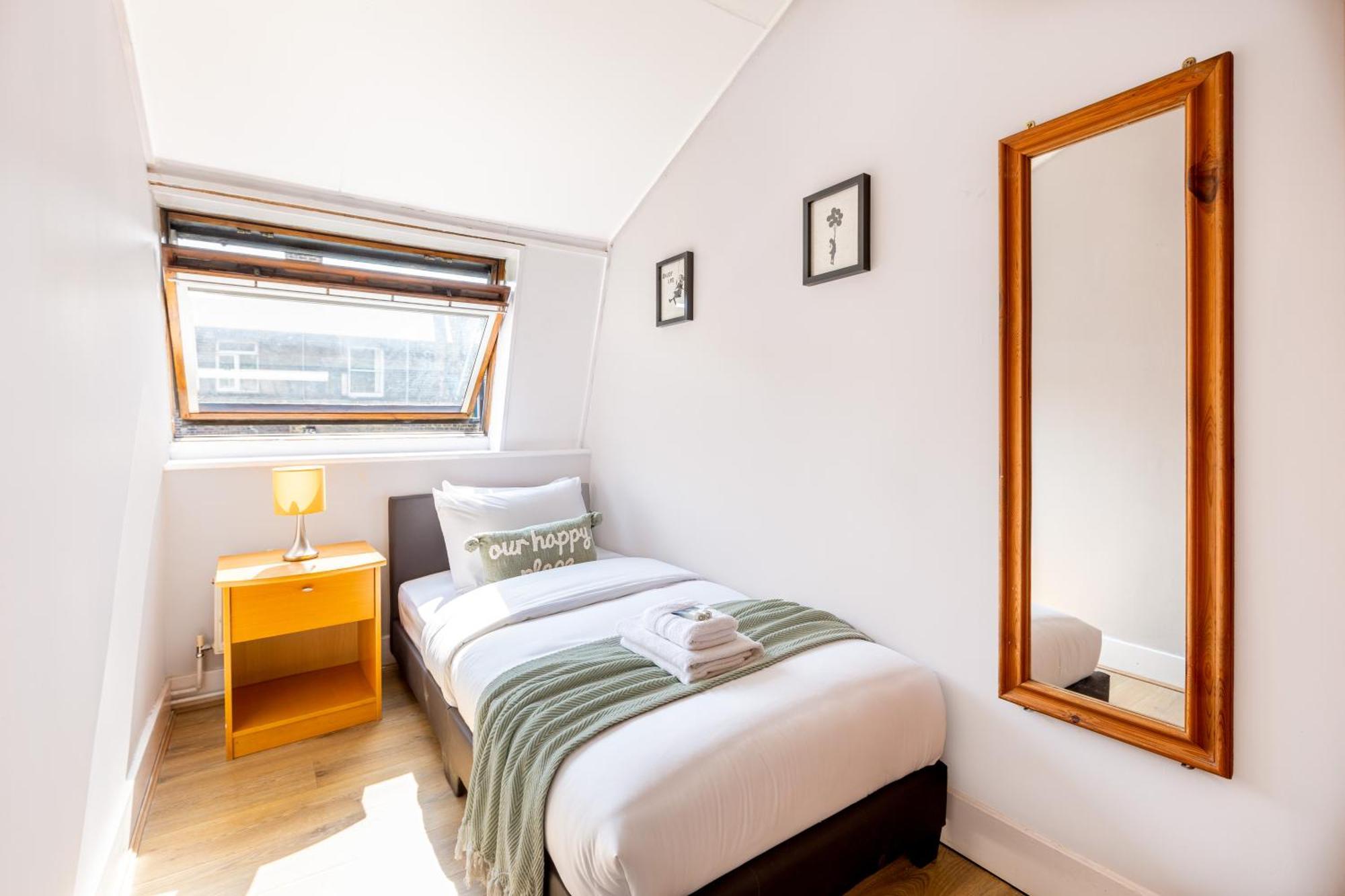 Apartment Magnificent 3br With Balcony