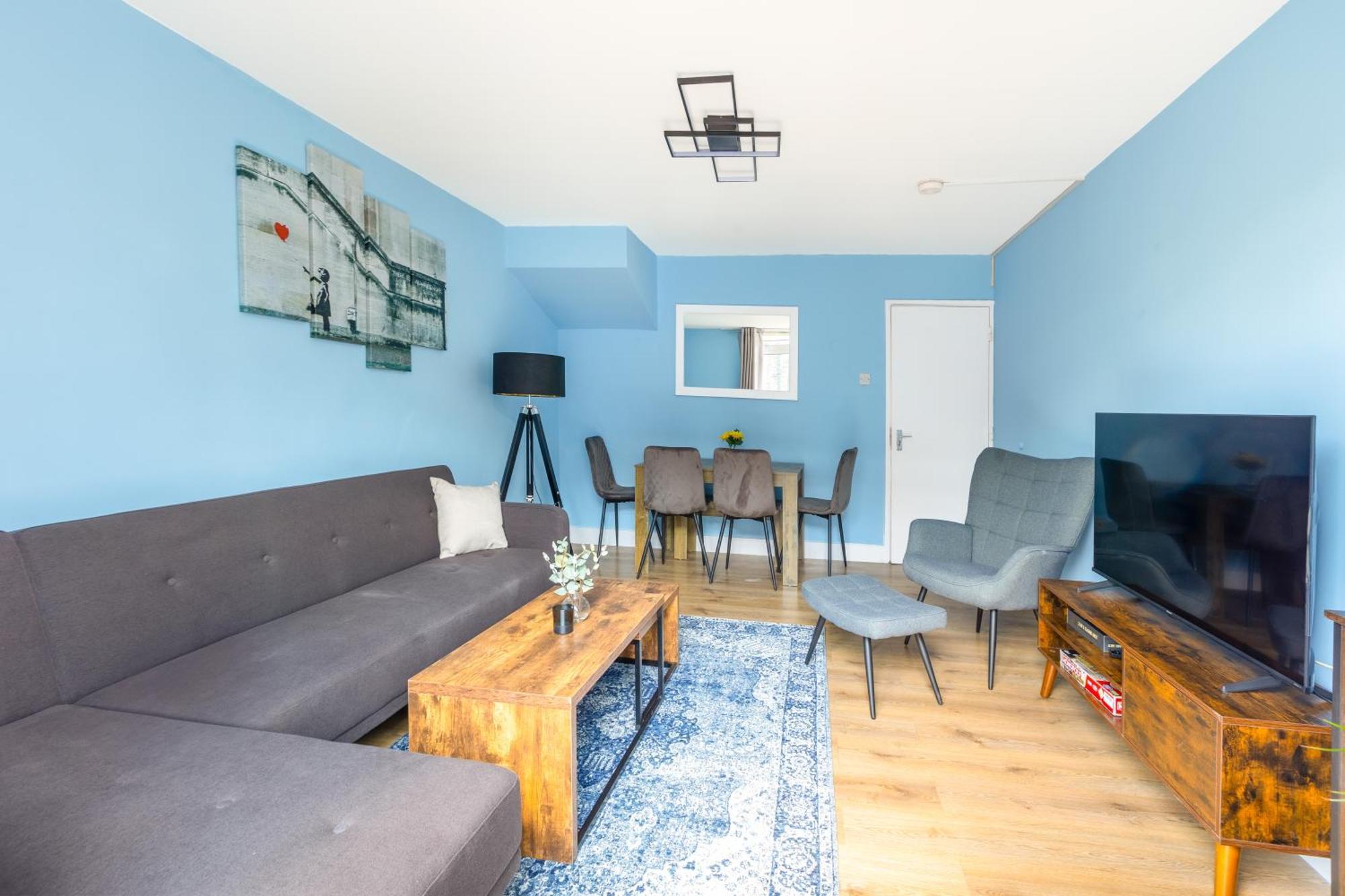 Magnificent 3br With Balcony London