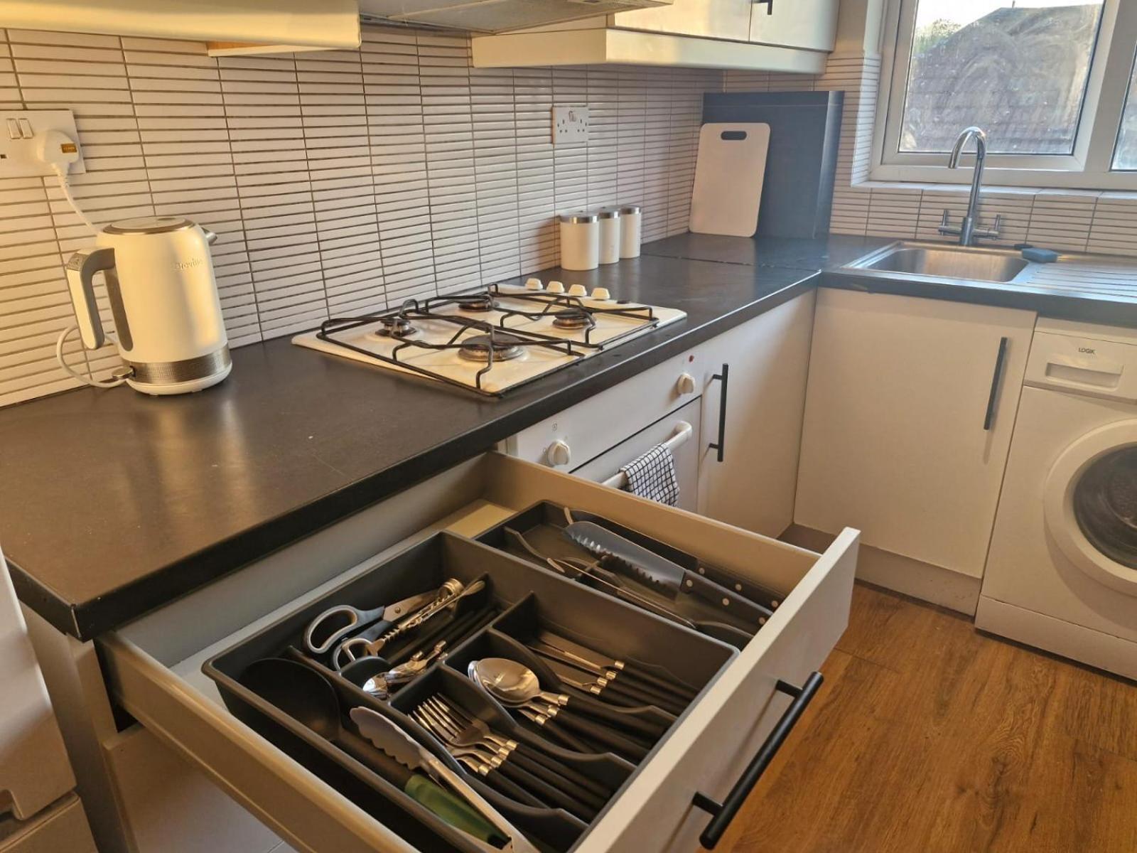 Elegant & Spacious 2-bedroom In Wimbledon Apartamento Londres