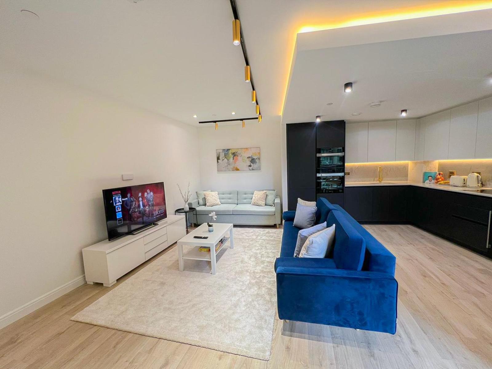 Lavish 2 Bedroom Flat With Private Balcony In Clerkenwell, Barbican