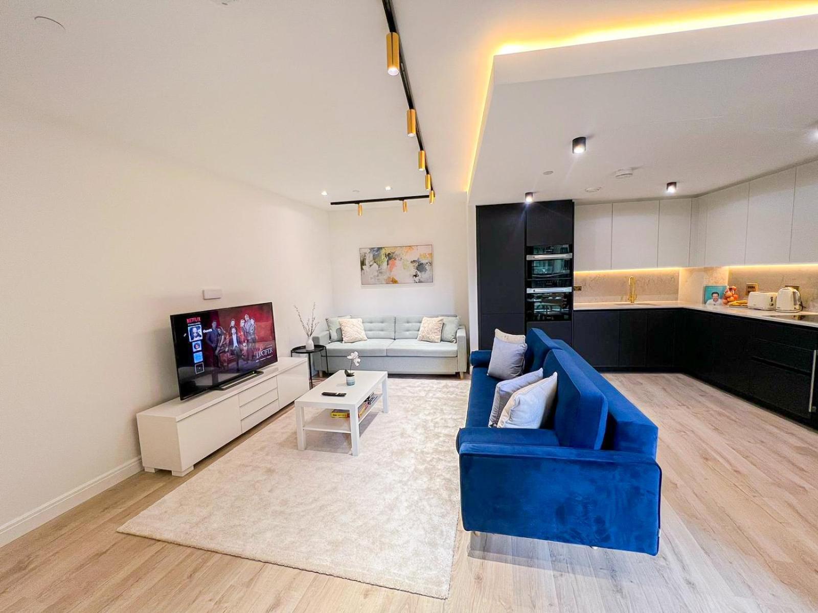 Lavish 2 Bedroom Flat With Private Balcony In Clerkenwell, Barbican *