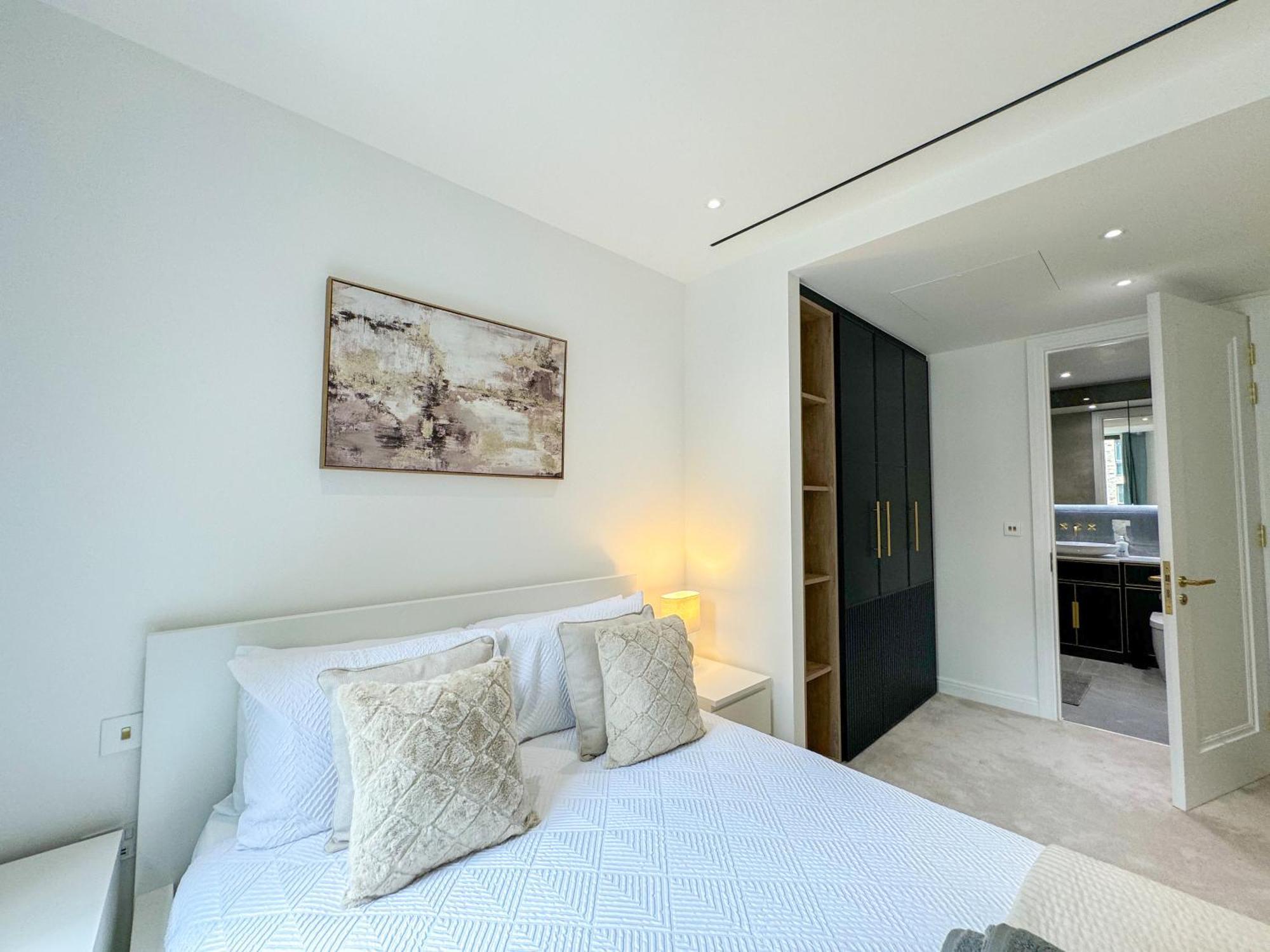 Lavish 2 Bedroom Flat With Private Balcony In Clerkenwell, Barbican *