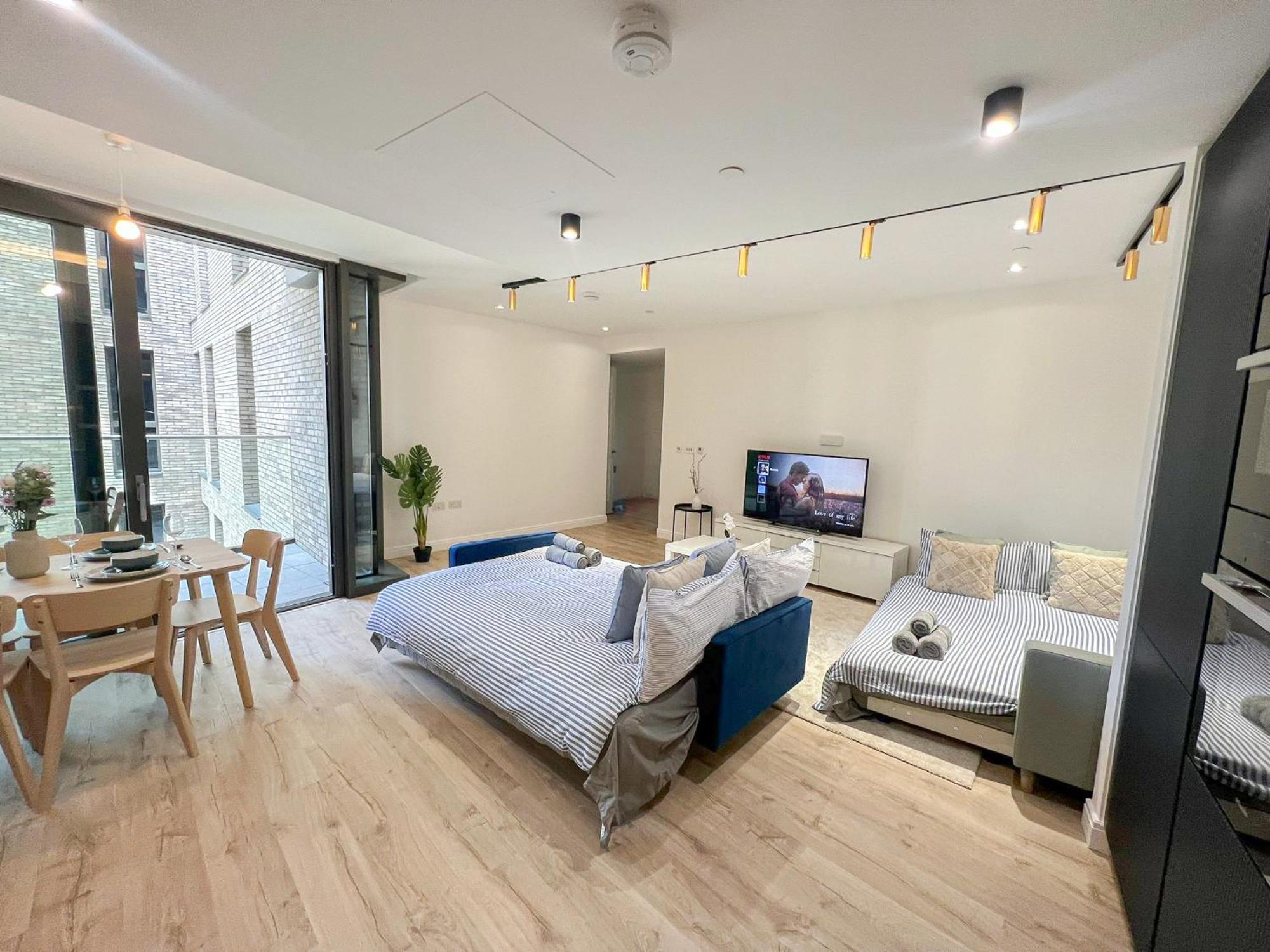 Lavish 2 Bedroom Flat With Private Balcony In Clerkenwell, Barbican Londres
