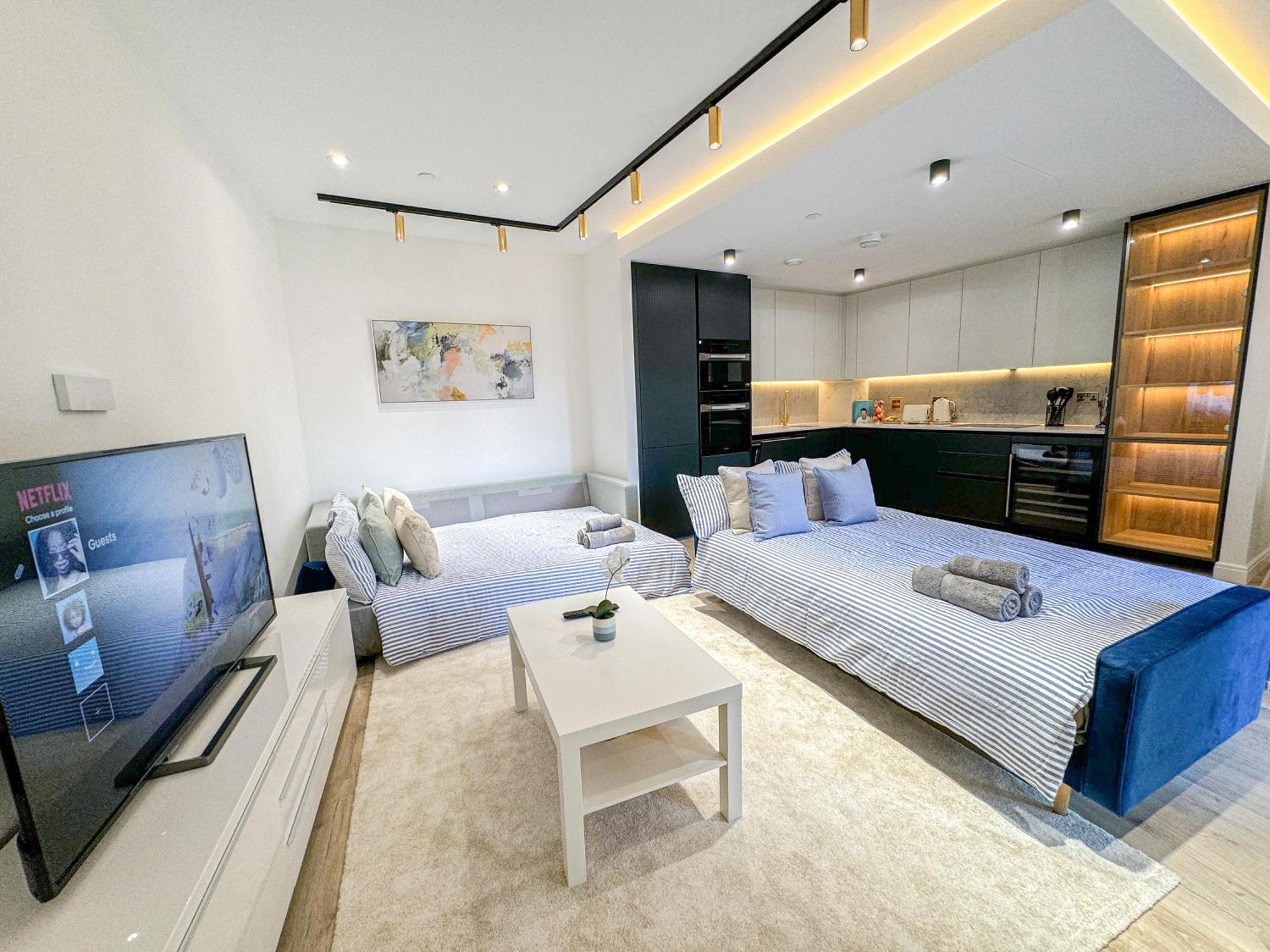 Lavish 2 Bedroom Flat With Private Balcony In Clerkenwell, Barbican *