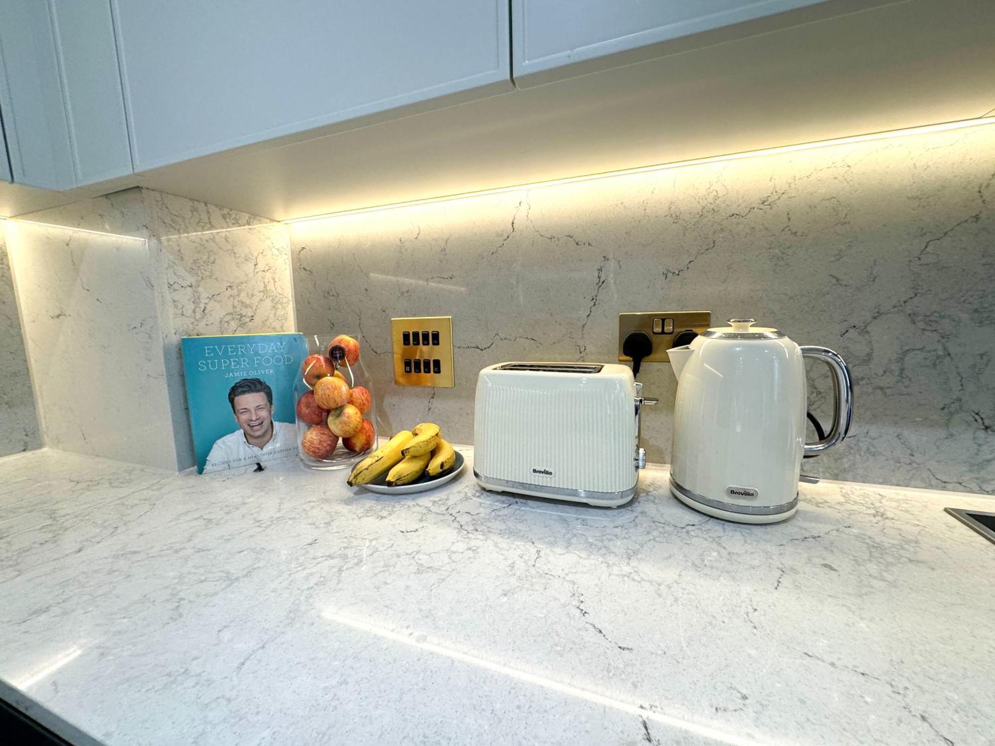 Lavish 2 Bedroom Flat With Private Balcony In Clerkenwell, Barbican *