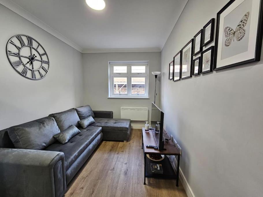 Newly Refurbished Apartment *
