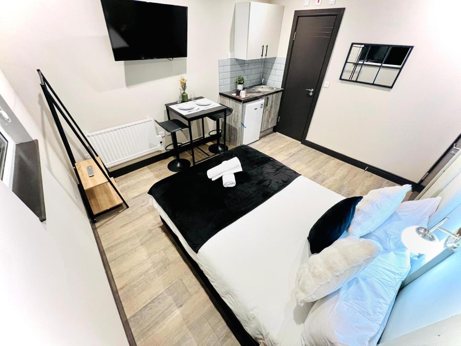 72 Center Location I Gasthof London