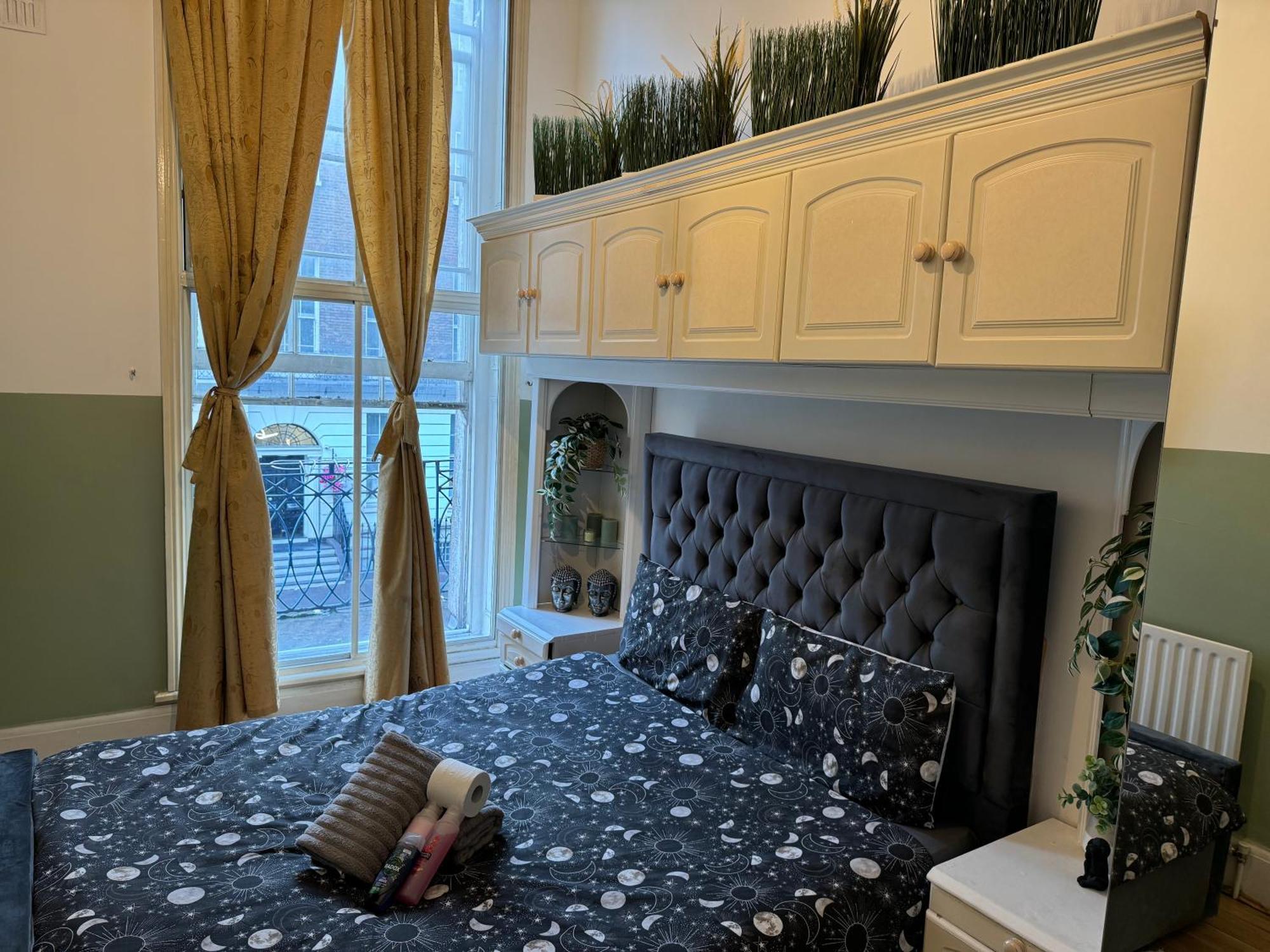 And Affordable Flat For 6 People In Zone 1 - Baker Street - With Breakfast Included *