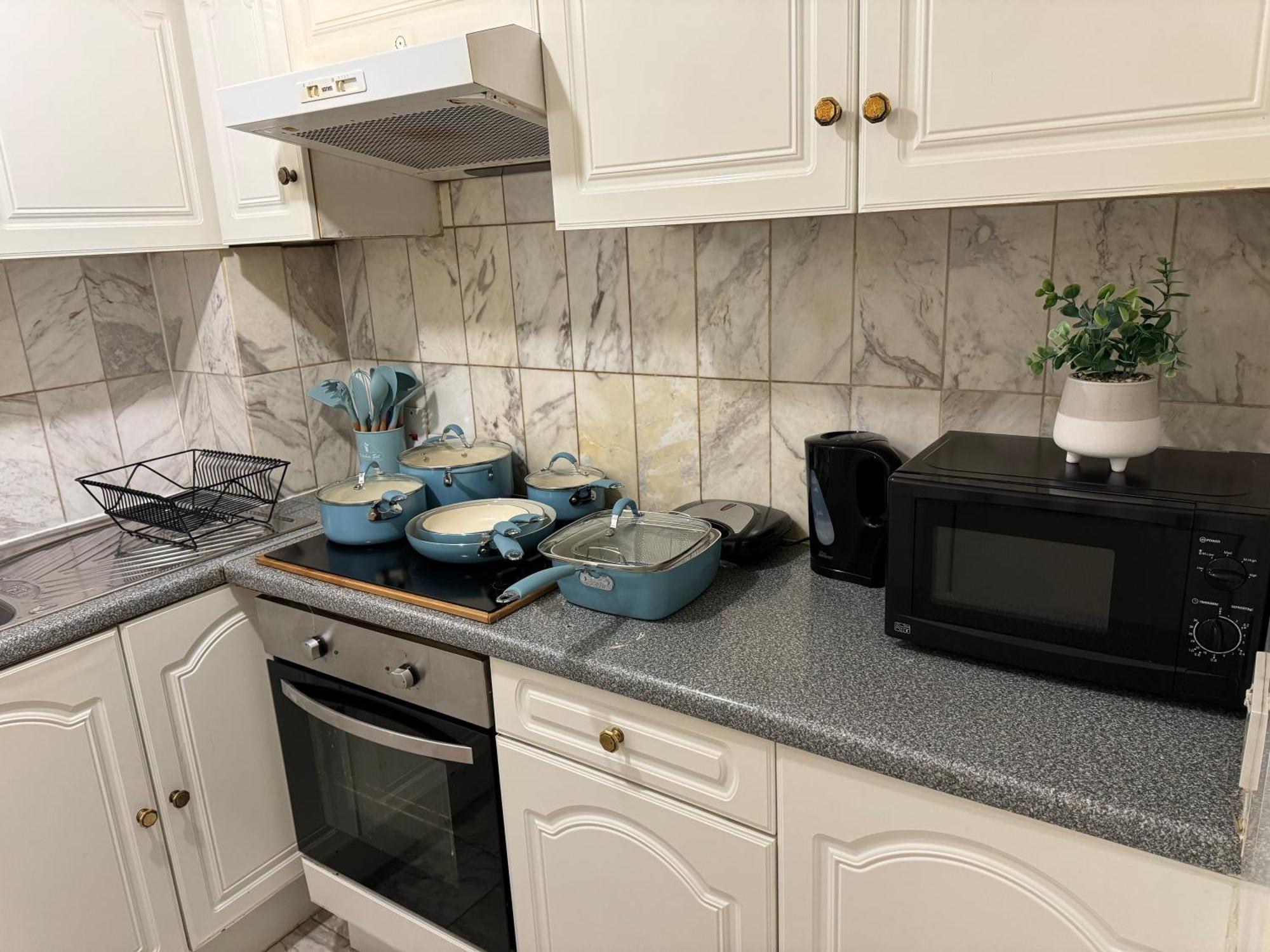 And Affordable Flat For 6 People In Zone 1 - Baker Street - With Breakfast Included Apartment *