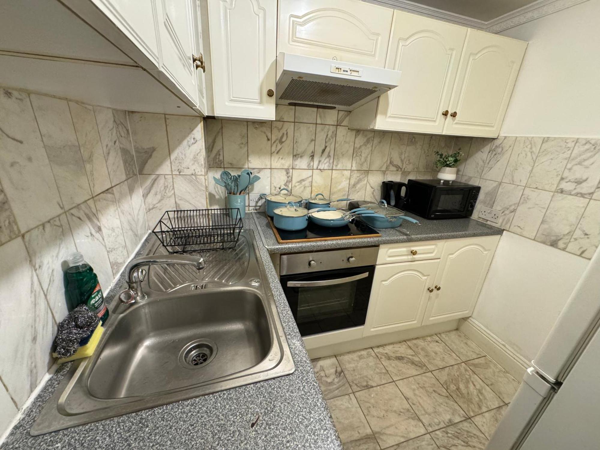 Apartment And Affordable Flat For 6 People In Zone 1 - Baker Street - With Breakfast Included London
