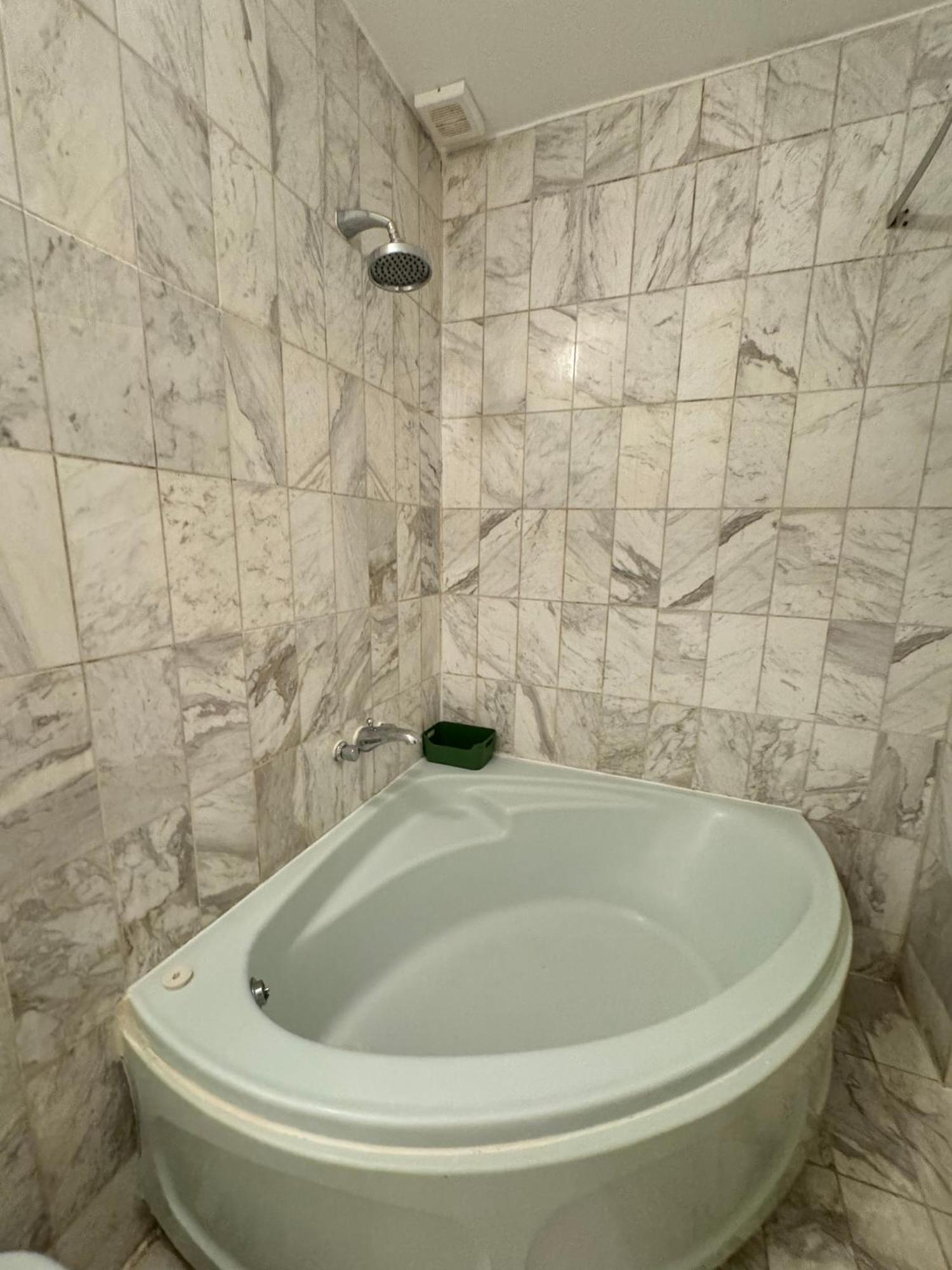 And Affordable Flat For 6 People In Zone 1 - Baker Street - With Breakfast Included Apartment