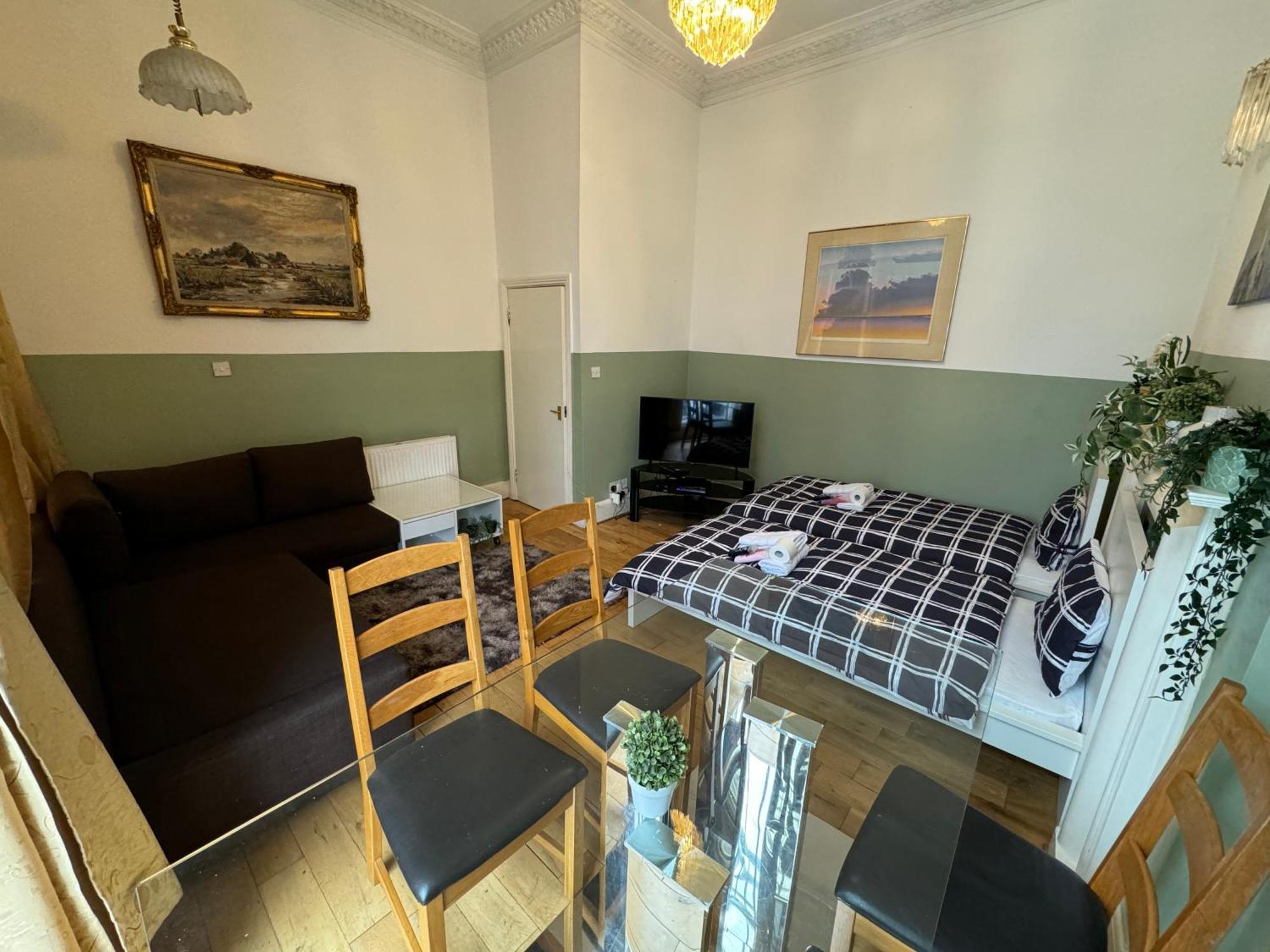 Apartment And Affordable Flat For 6 People In Zone 1 - Baker Street - With Breakfast Included London