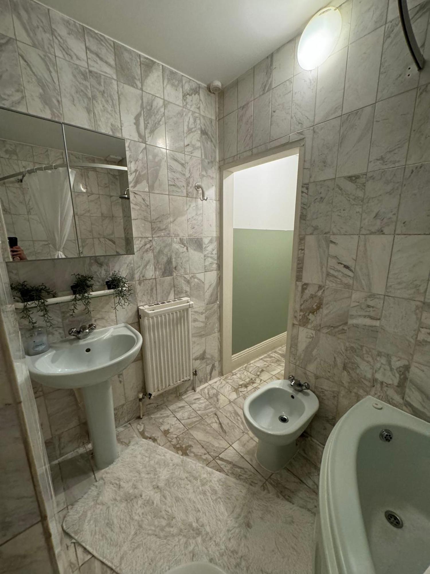 And Affordable Flat For 6 People In Zone 1 - Baker Street - With Breakfast Included Apartment