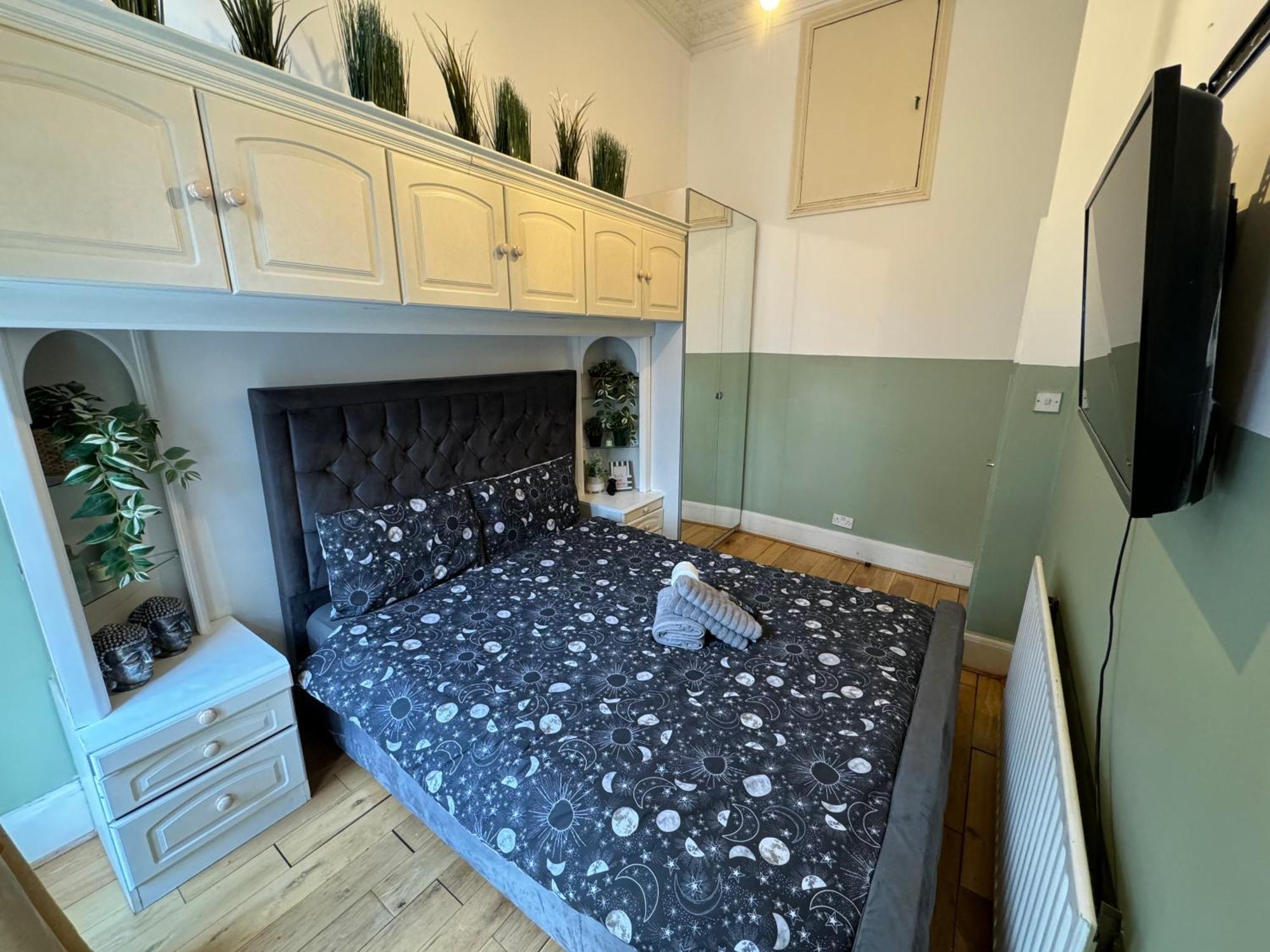 And Affordable Flat For 6 People In Zone 1 - Baker Street - With Breakfast Included Apartment *