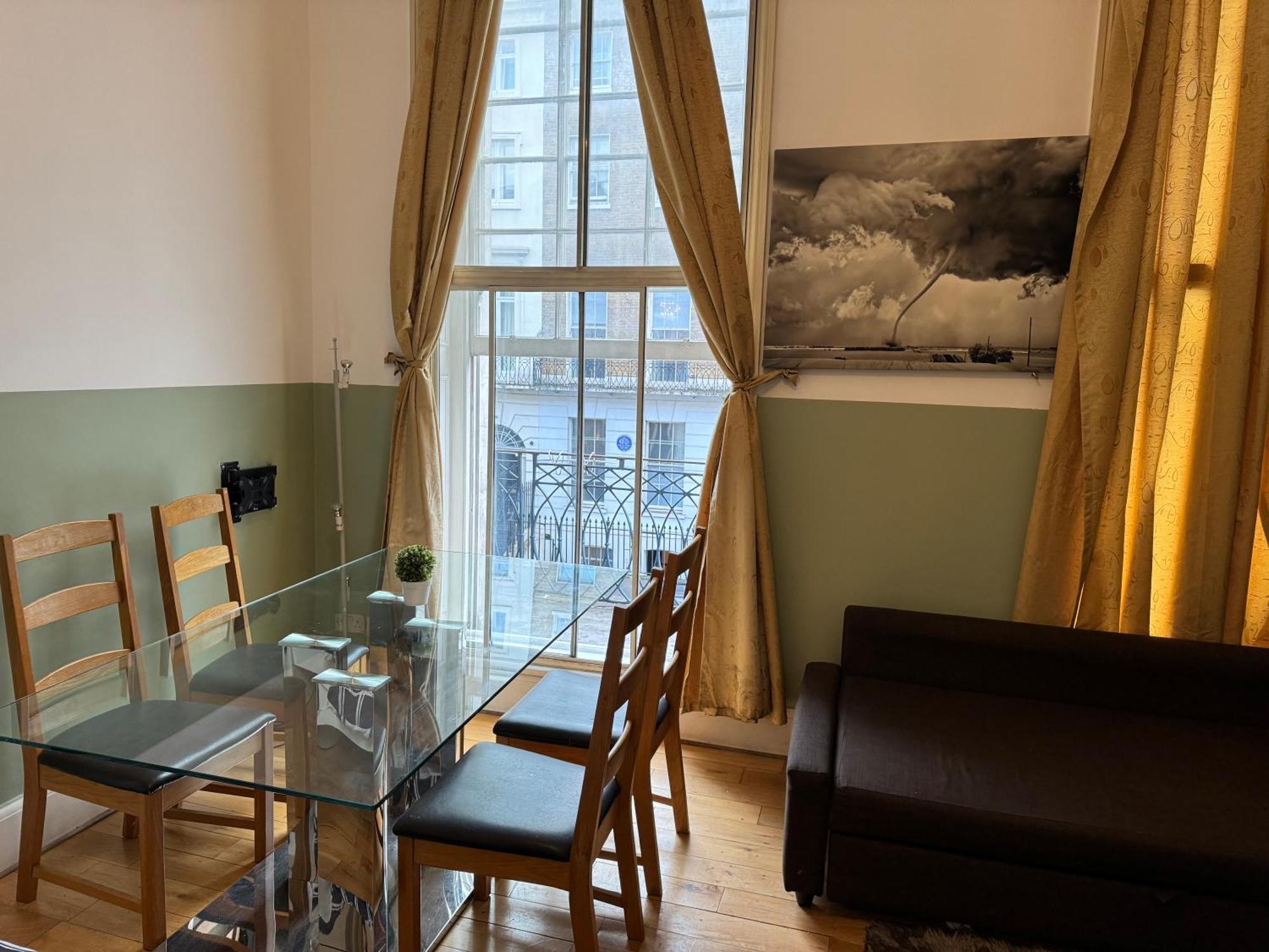And Affordable Flat For 6 People In Zone 1 - Baker Street - With Breakfast Included *