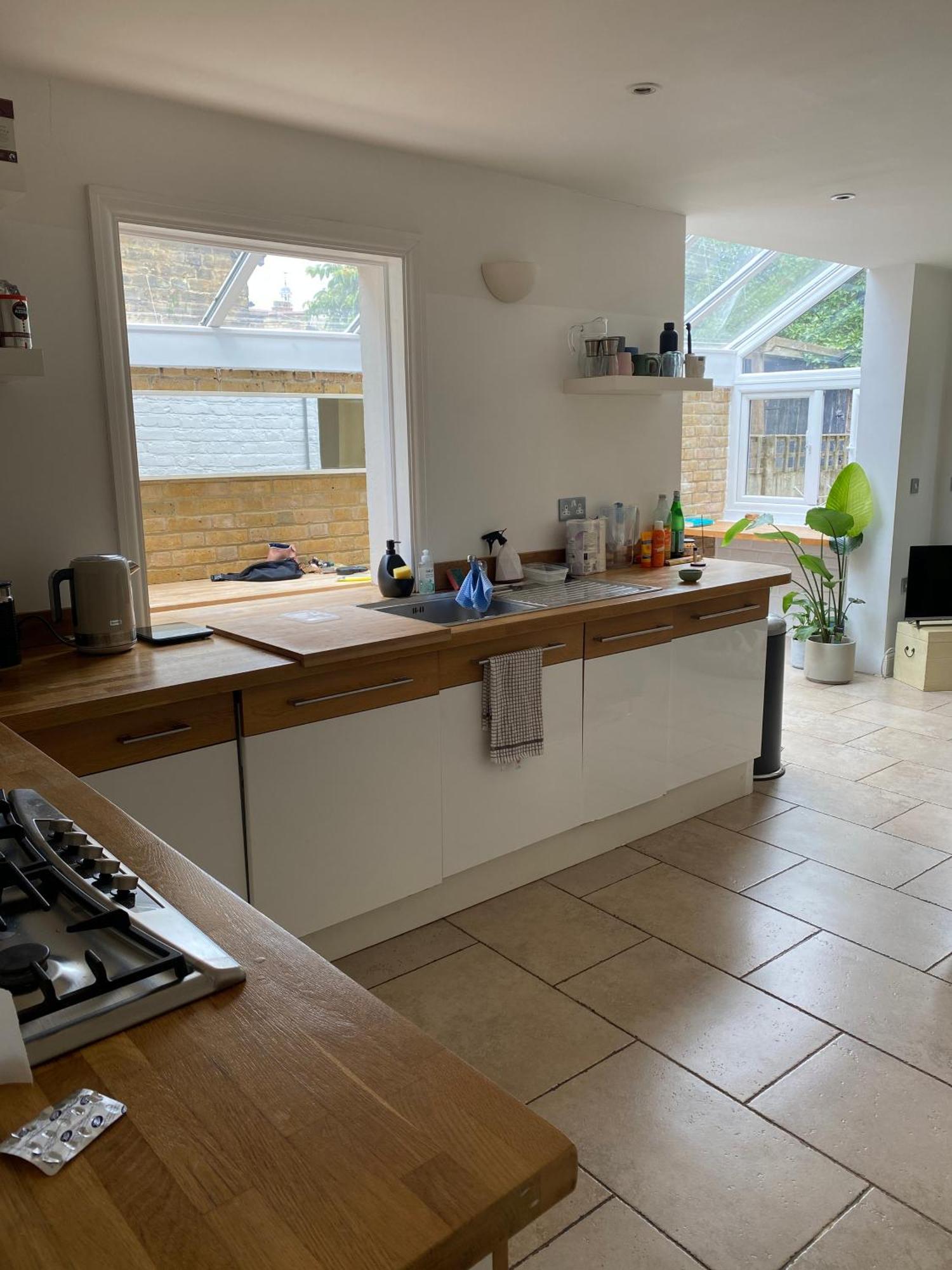 Modern, Spacious 1 Bedroom Garden Flat Sw18 Apartment