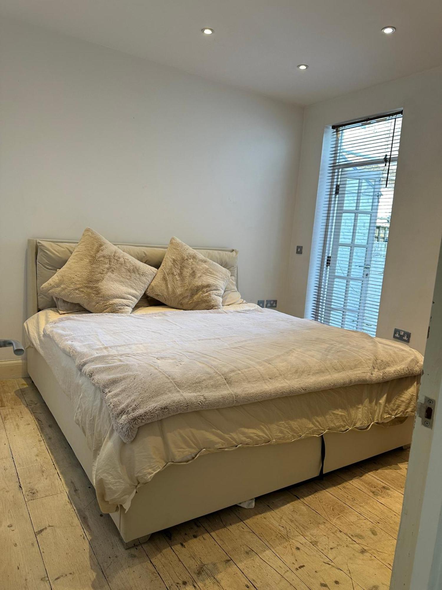 Modern, Spacious 1 Bedroom Garden Flat Sw18 * London