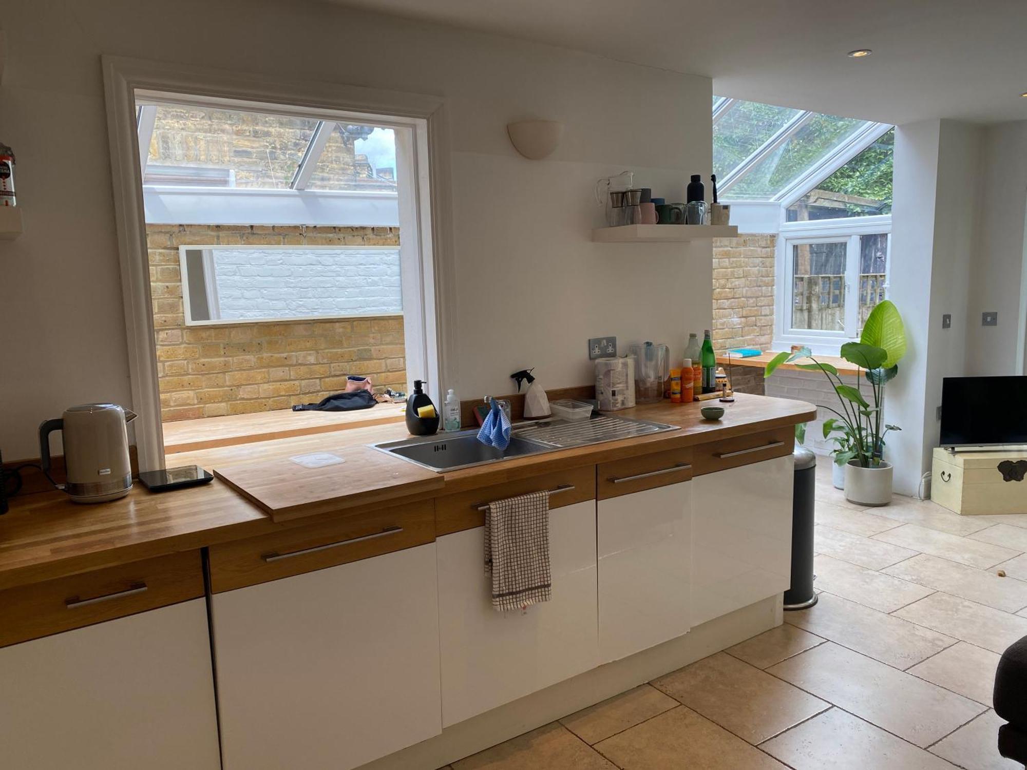 Modern, Spacious 1 Bedroom Garden Flat Sw18 Apartment