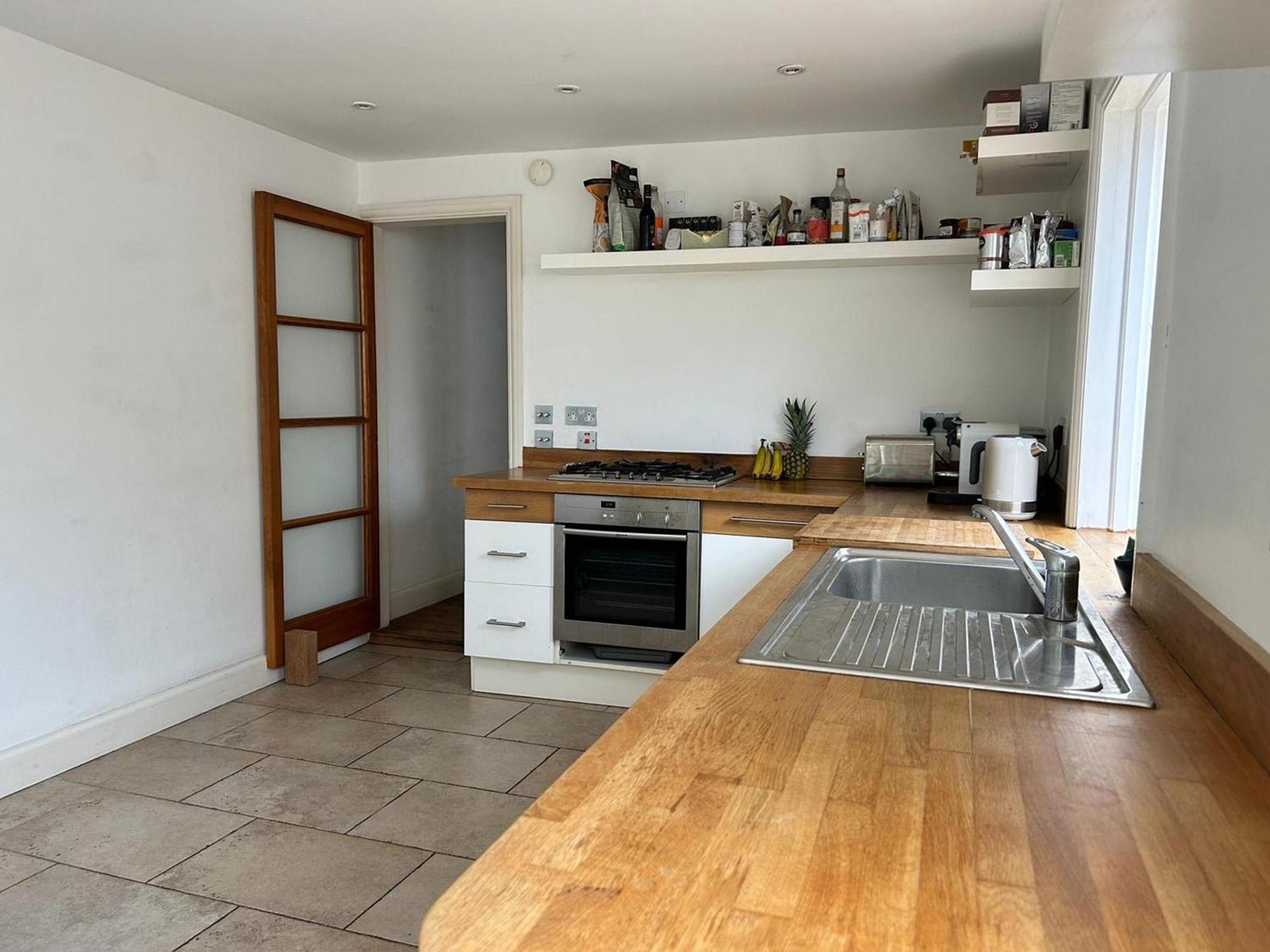 Apartment Modern, Spacious 1 Bedroom Garden Flat Sw18