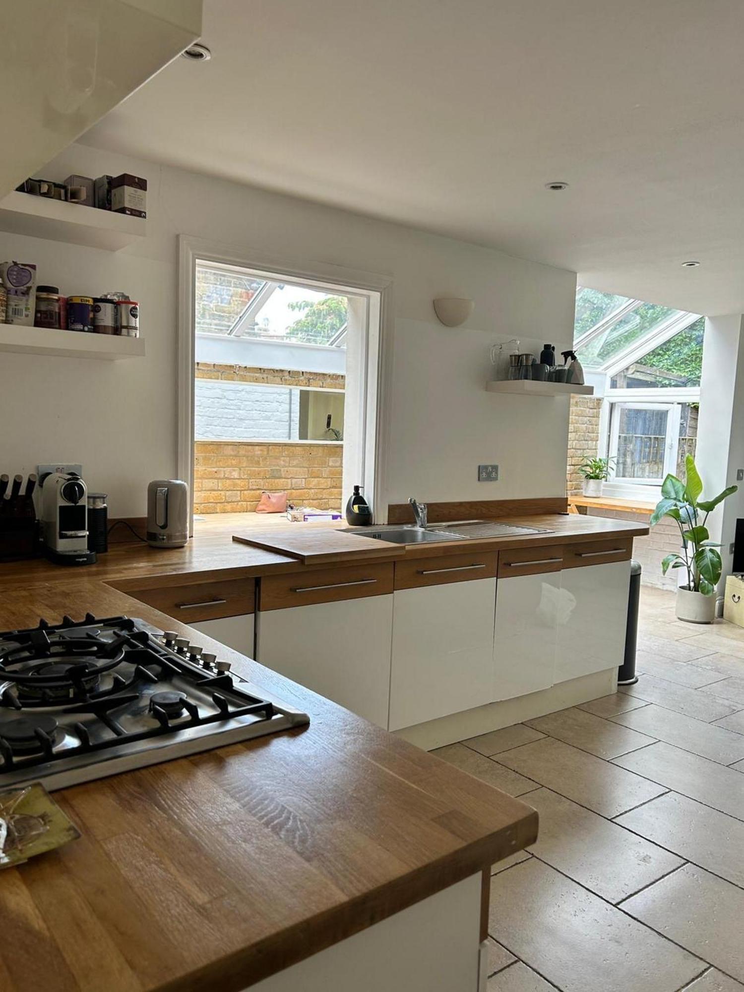 Modern, Spacious 1 Bedroom Garden Flat Sw18