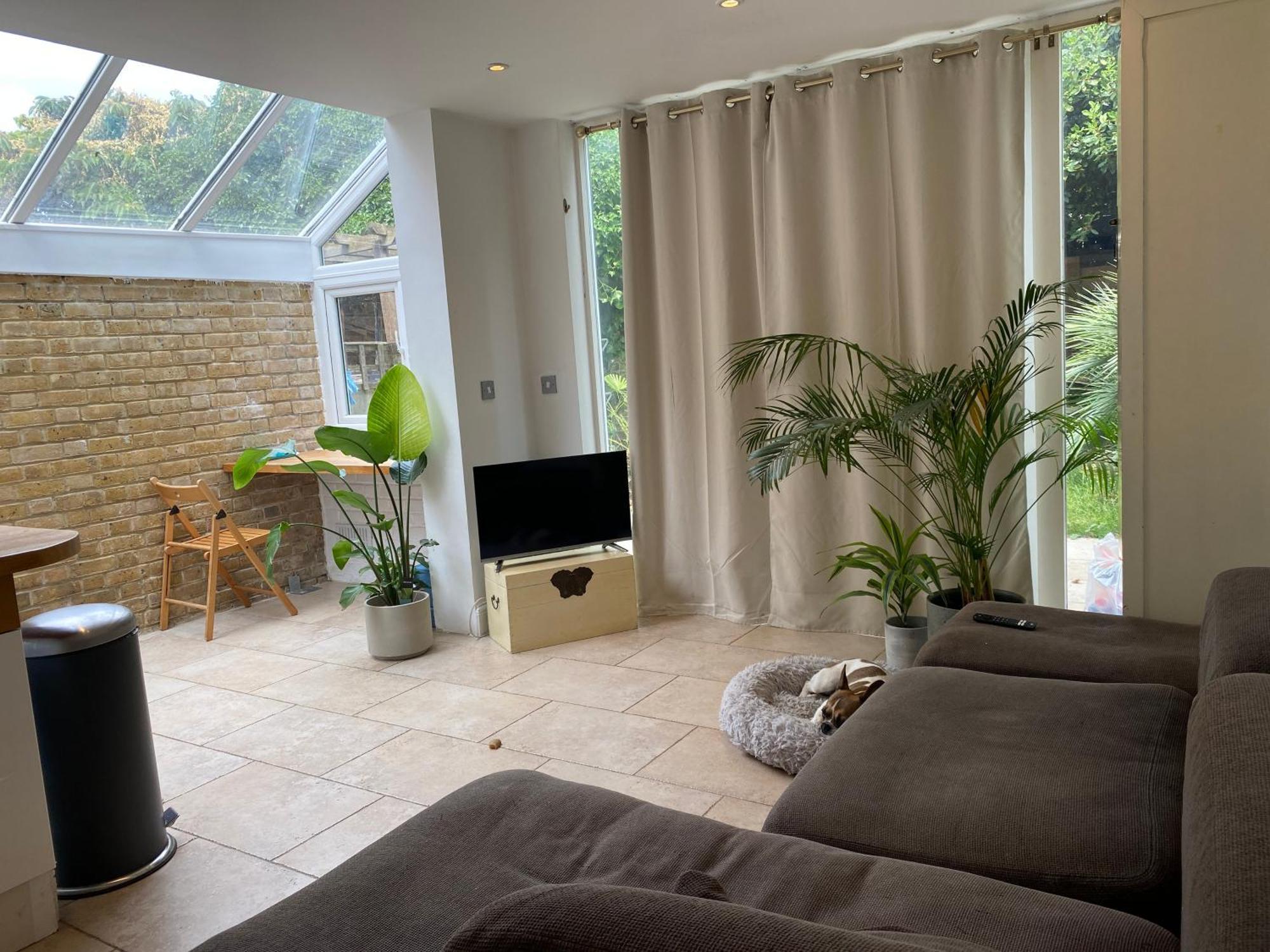 Modern, Spacious 1 Bedroom Garden Flat Sw18