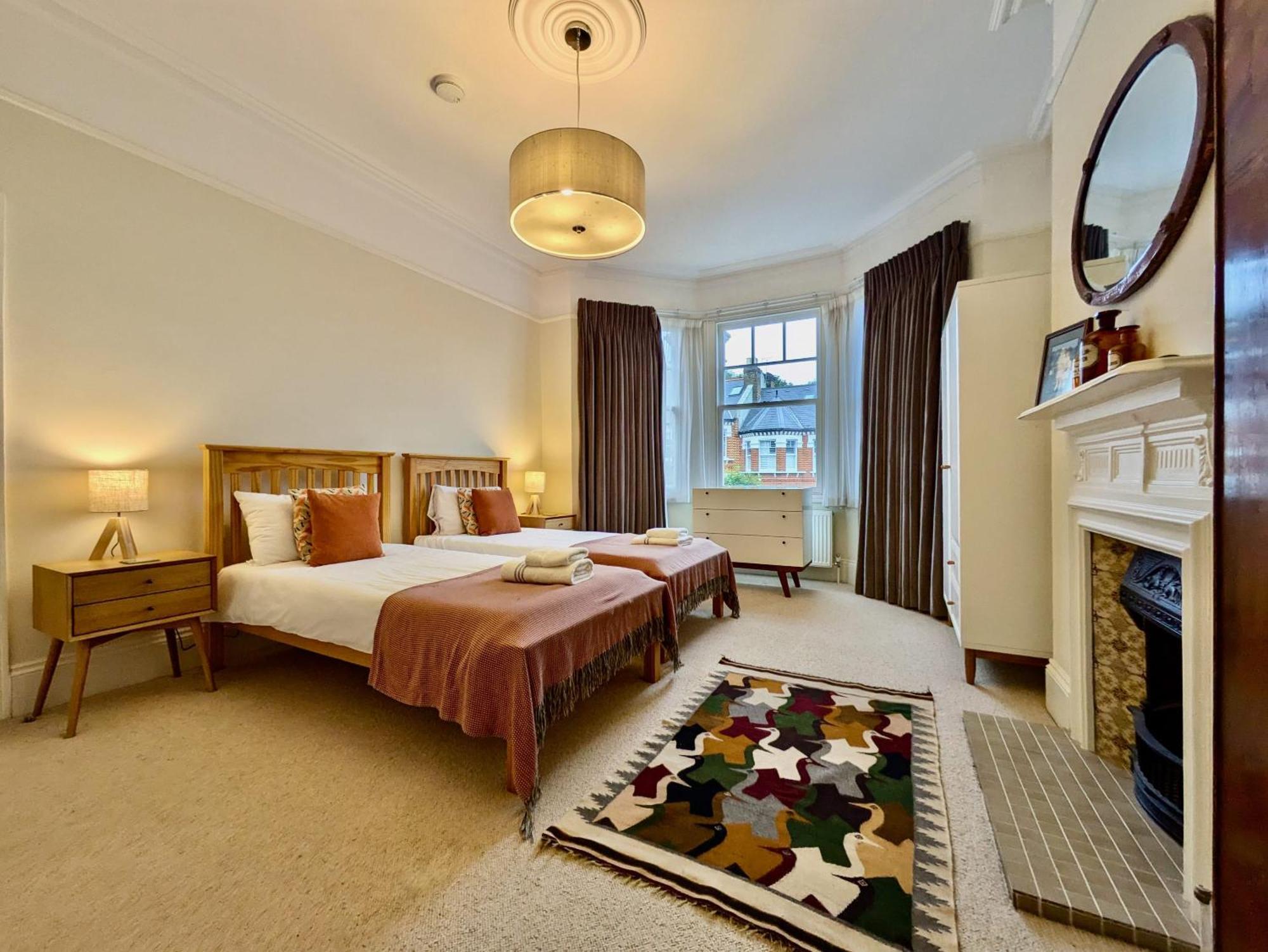 Holiday home Impressive 5br Family In Leafy London