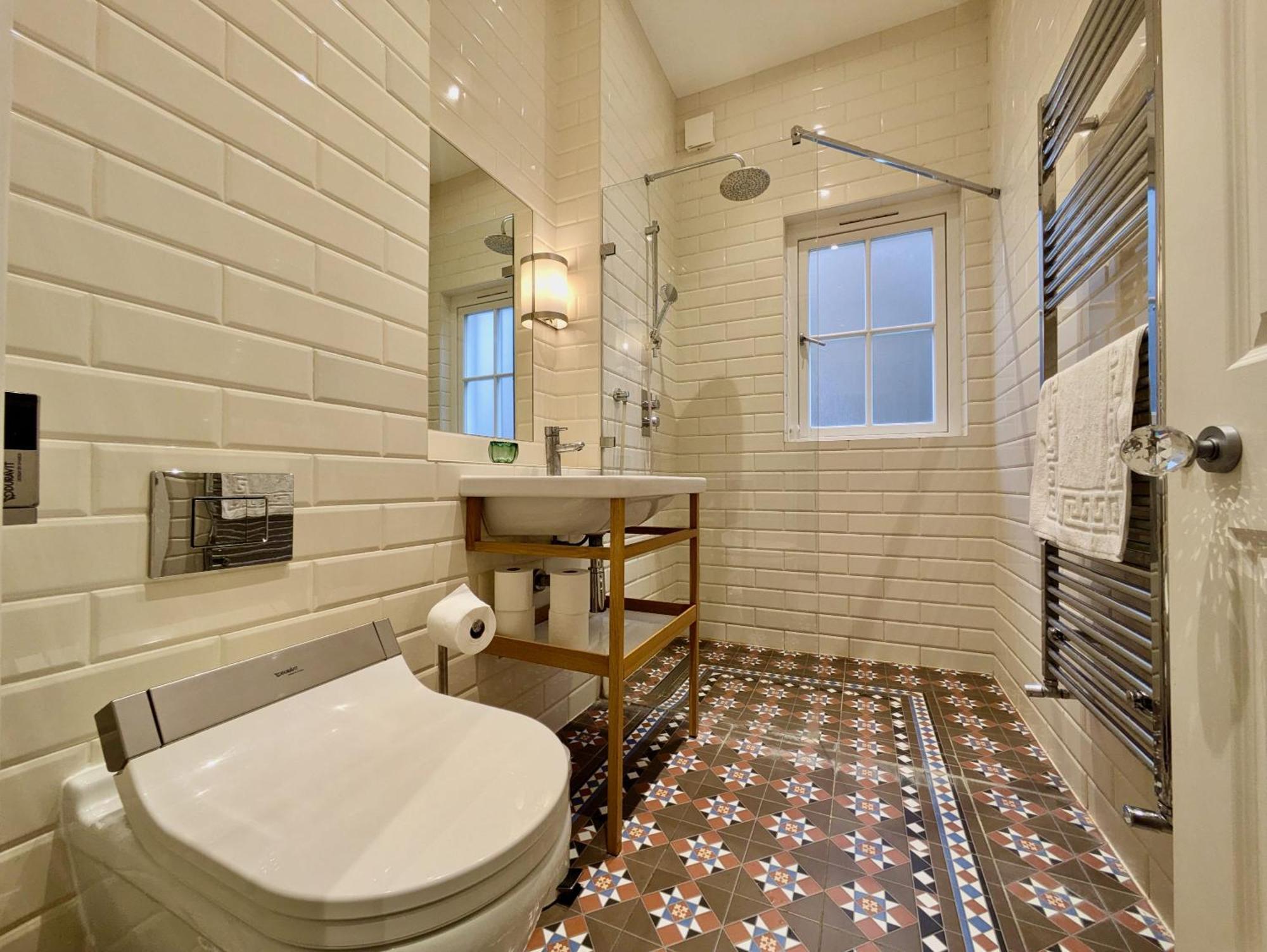 Impressive 5br Family In Leafy Holiday home London