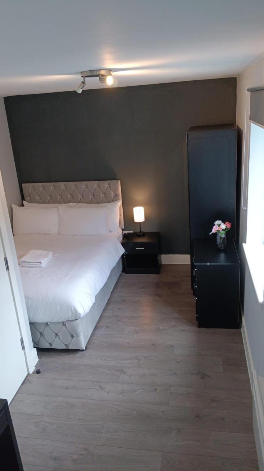 Homestay Letzi Private En-suite Near Wembley London