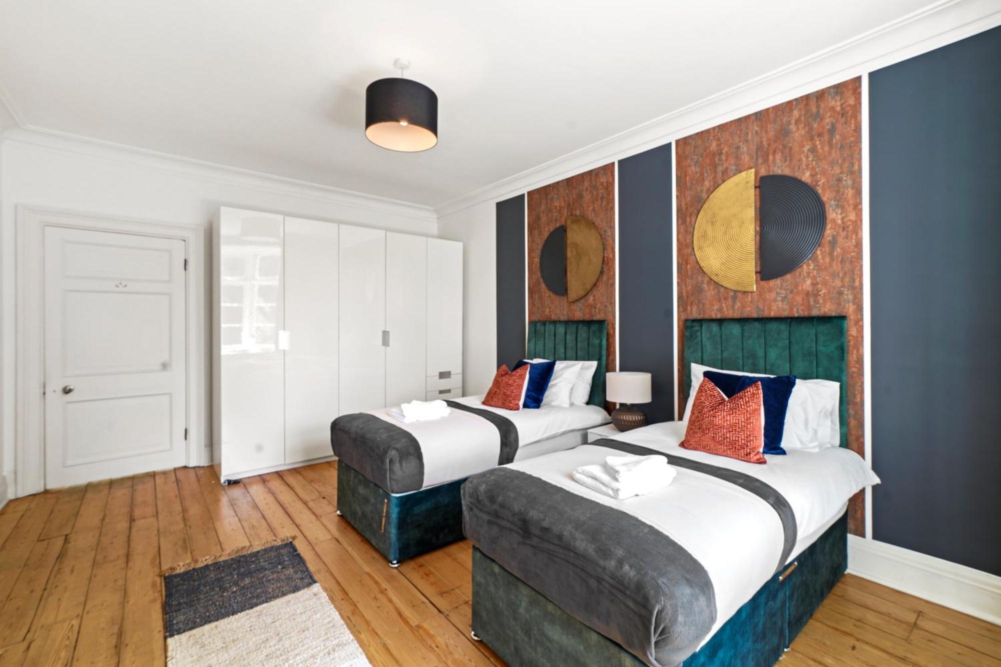 Modern Deluxe 3 Bed In Putney - Parking Apartment London